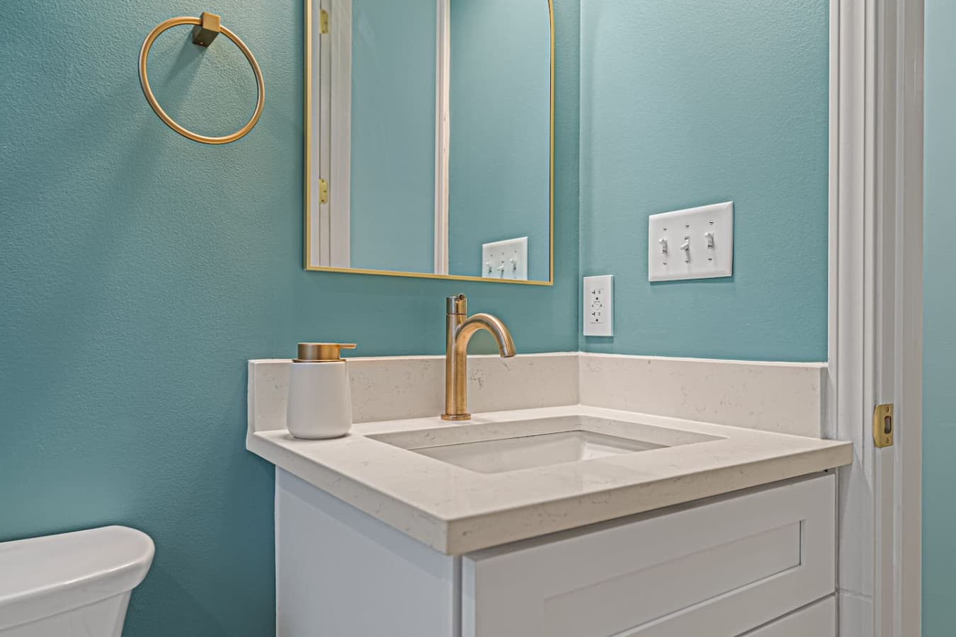 A full bathroom with everything you need