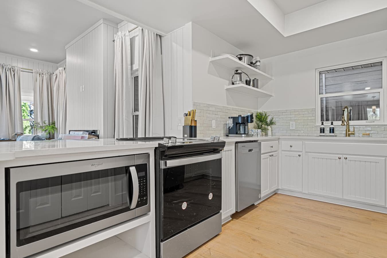 Stainless steel appliances throughout!