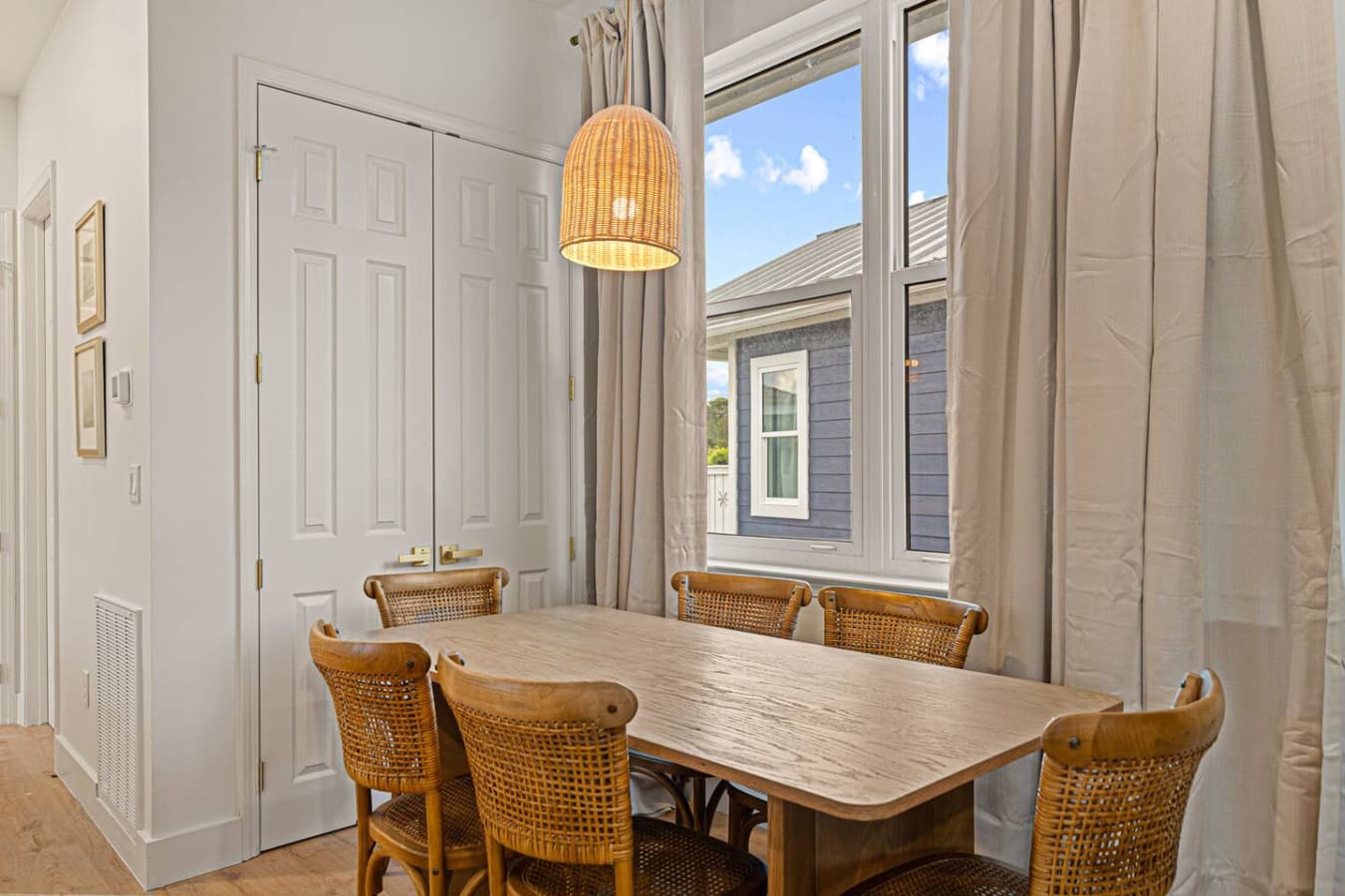 Green House: Cozy and casual dining, perfect for the kids' table.