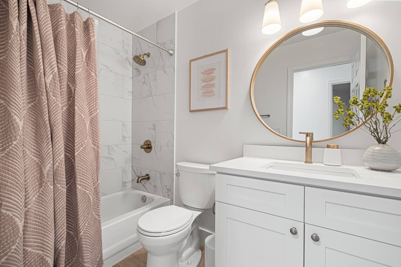 Pink House: A shower/tub for versatility