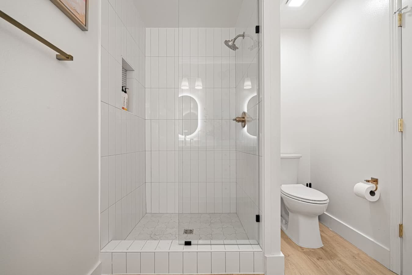 Pink House: A spacious master bathroom suite