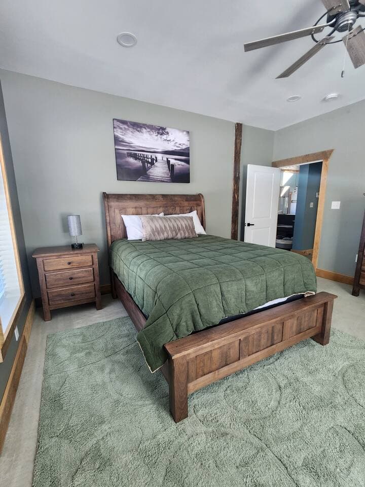 Queen bedroom 