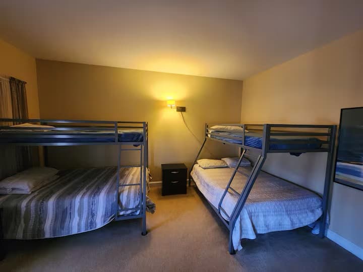 Bunk Beds:
Double/Single (2)