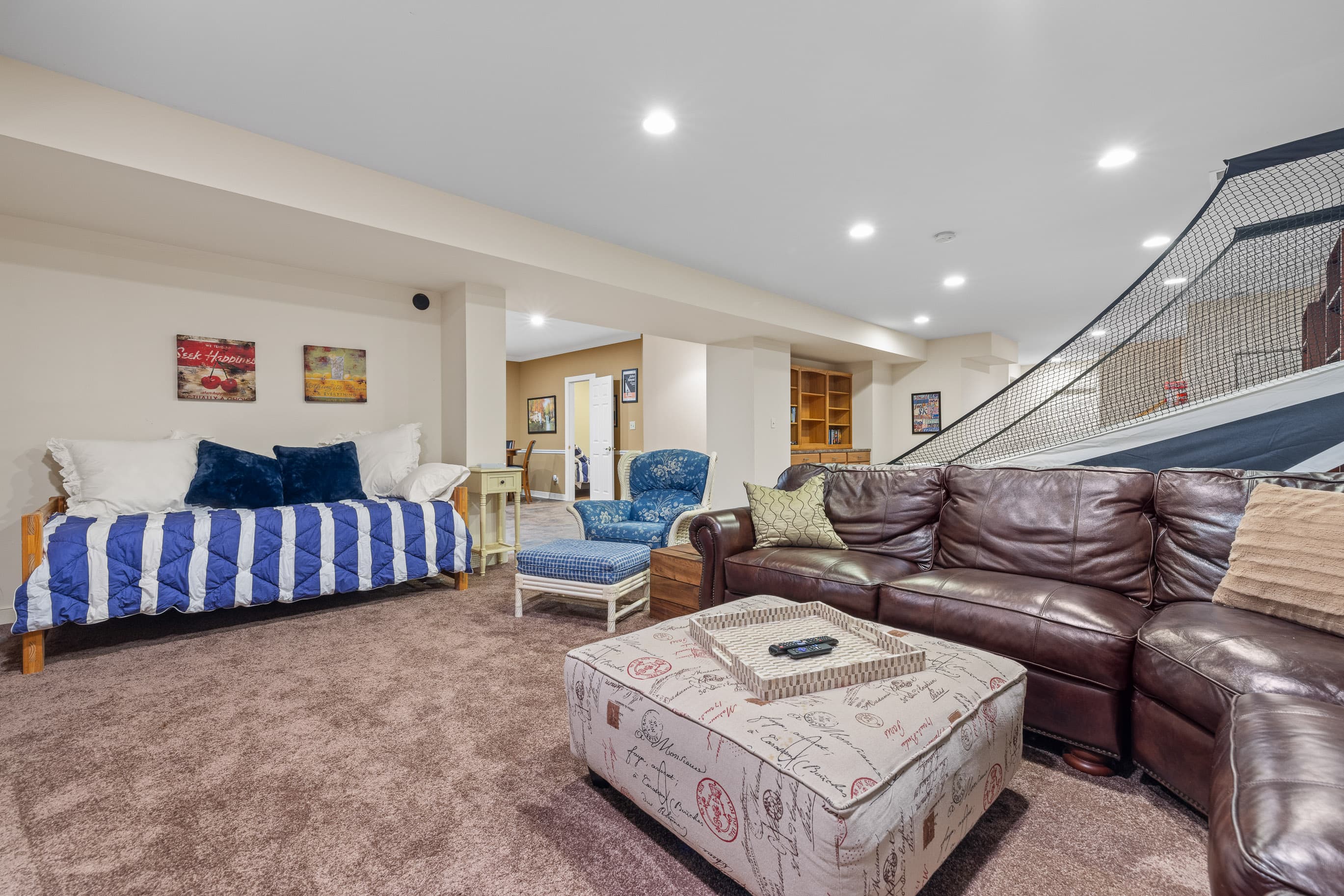 Twin bed in Game room area 