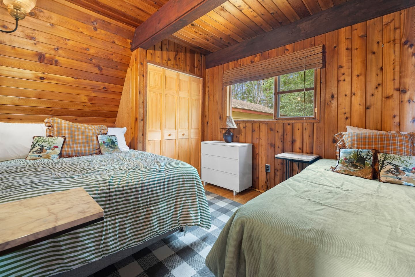 Queen bed & Twin bed