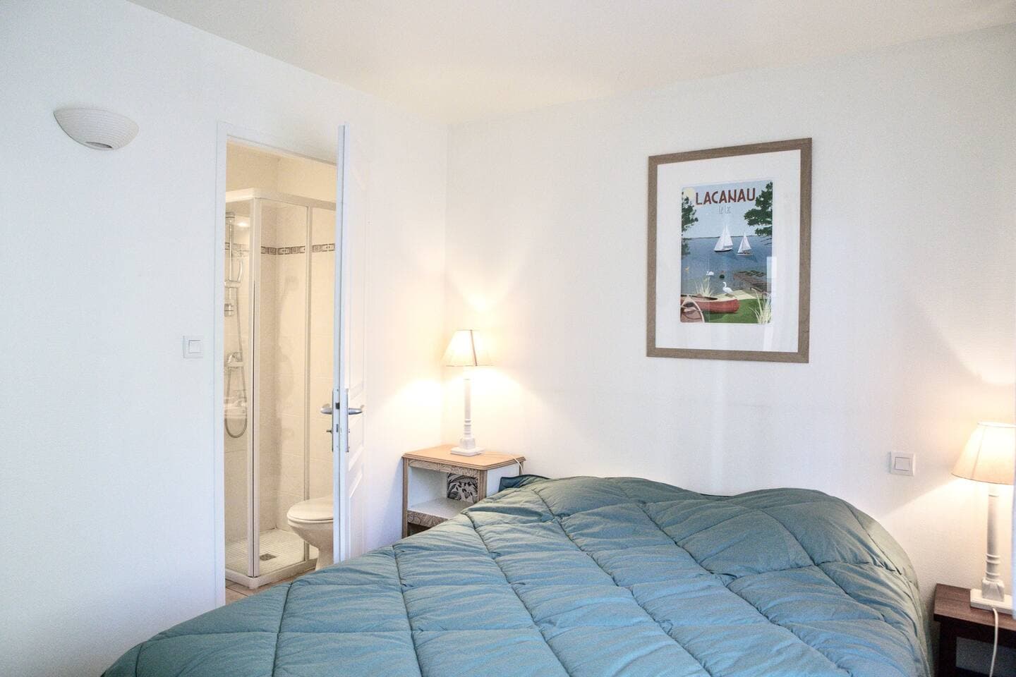 Bedroom 1: bed 140x200 with en-suite shower room and WC
