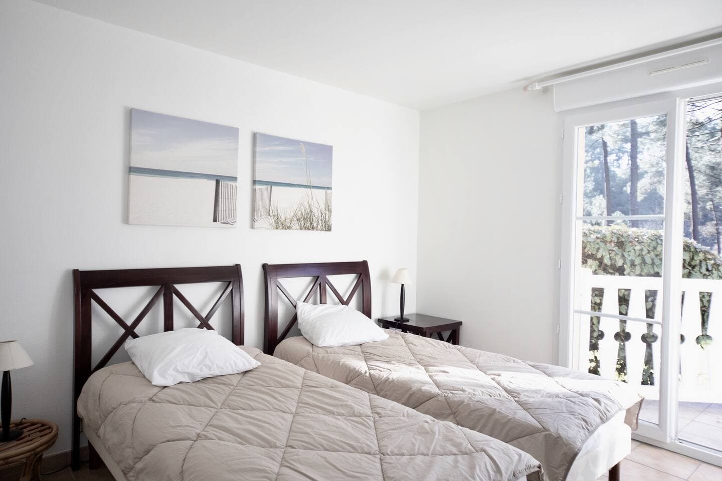 Bedroom 4: 2 beds 90x200. Access to the terrace, pool view