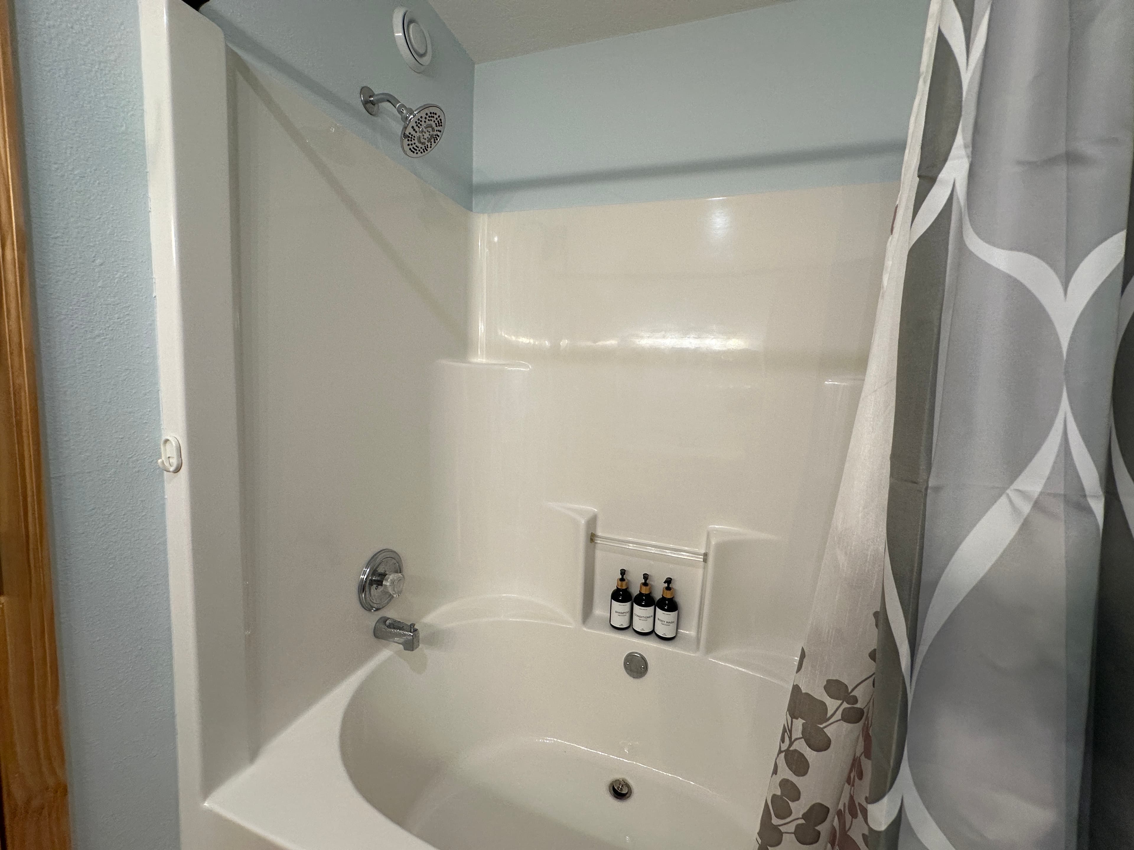 This refreshed upstairs bathroom offers a deep tub made for bubble baths, quiet moments, and a little lakeside luxury.