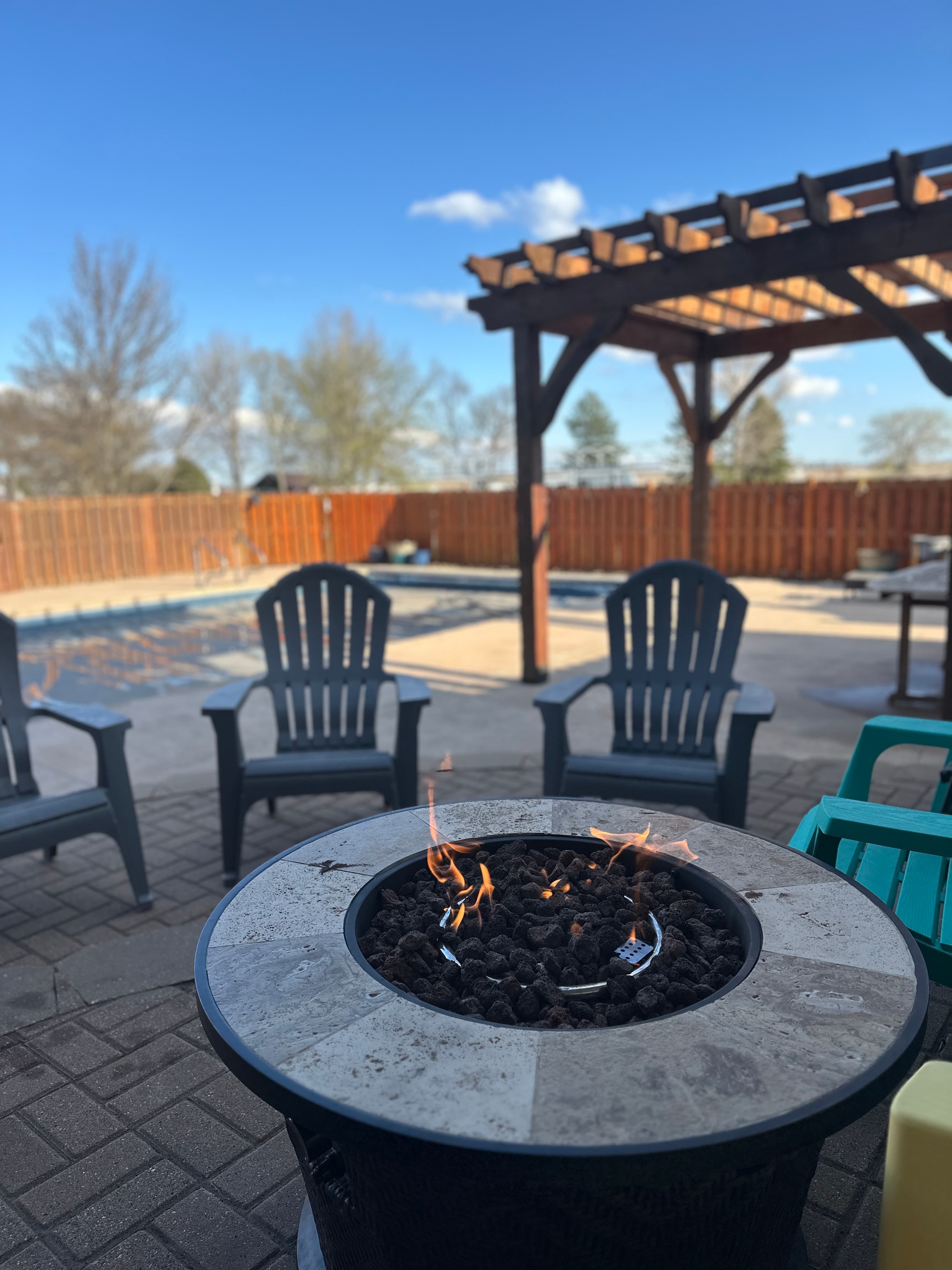 Unwind by the new gas firepit in the pool area—perfect for stargazing, storytelling, and toasting marshmallows under the night sky.