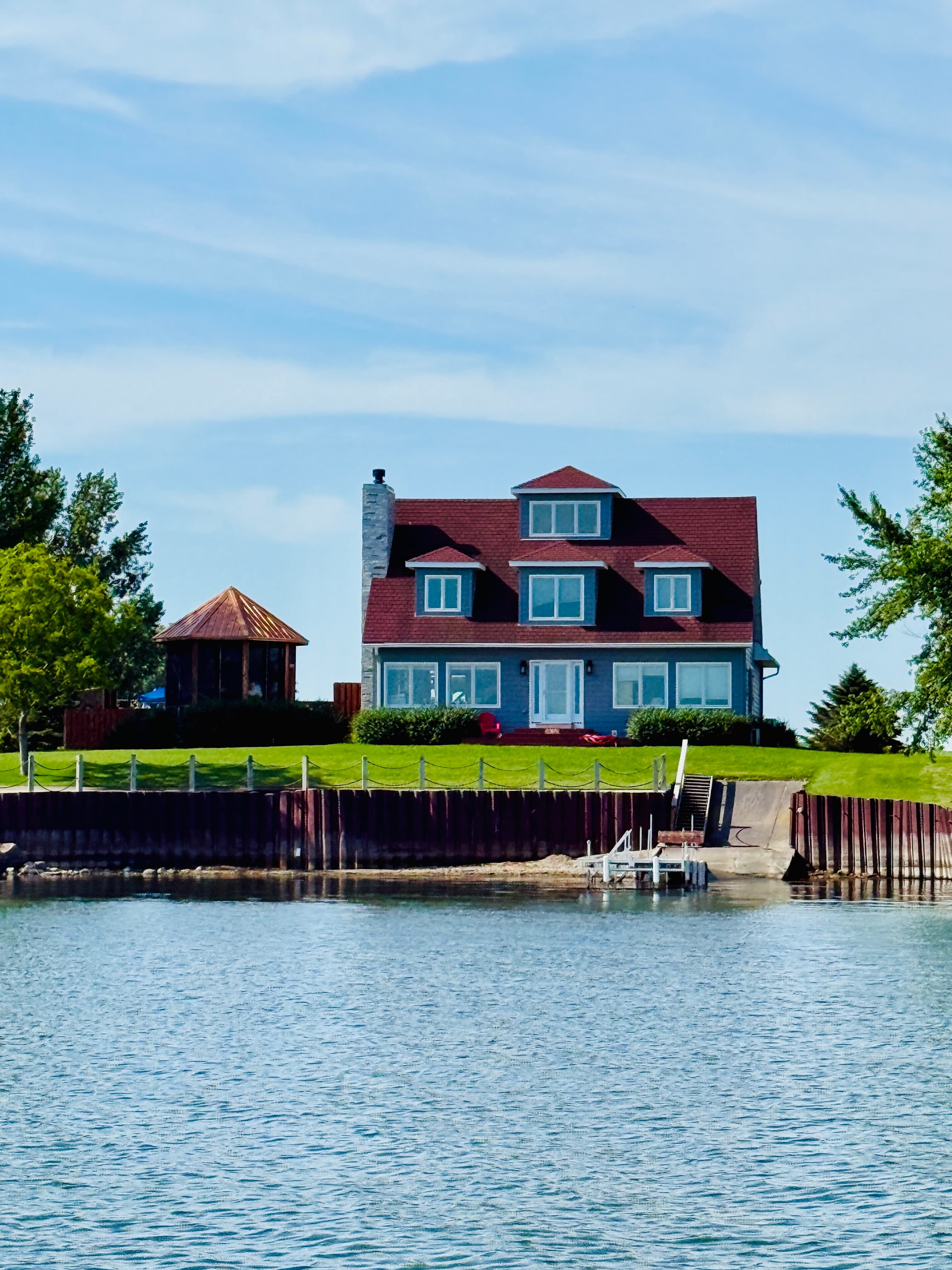 Four-bedroom lakefront home with expansive lawn, private dock, and panoramic water views—ideal for families, fishing weekends, or your next getaway at Lake Poinsett.