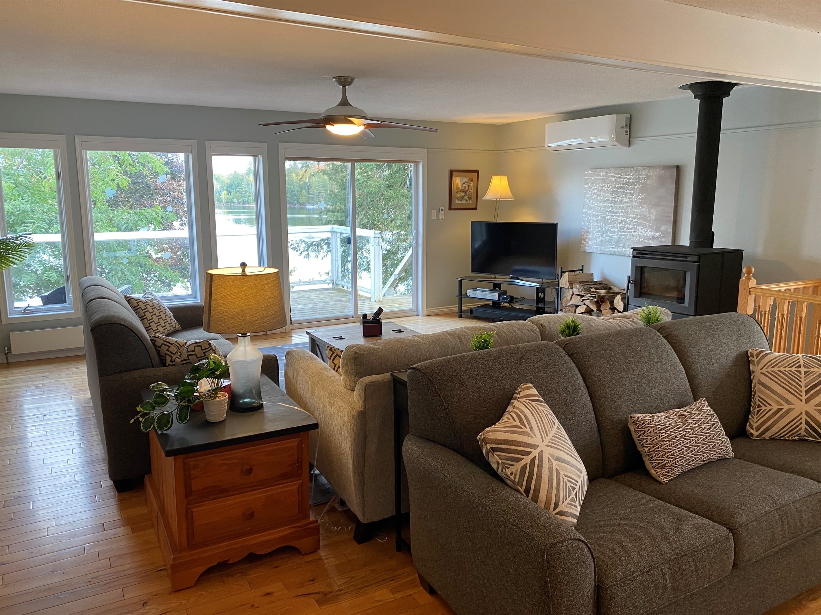 MAIN FLOOR LIVING ROOM