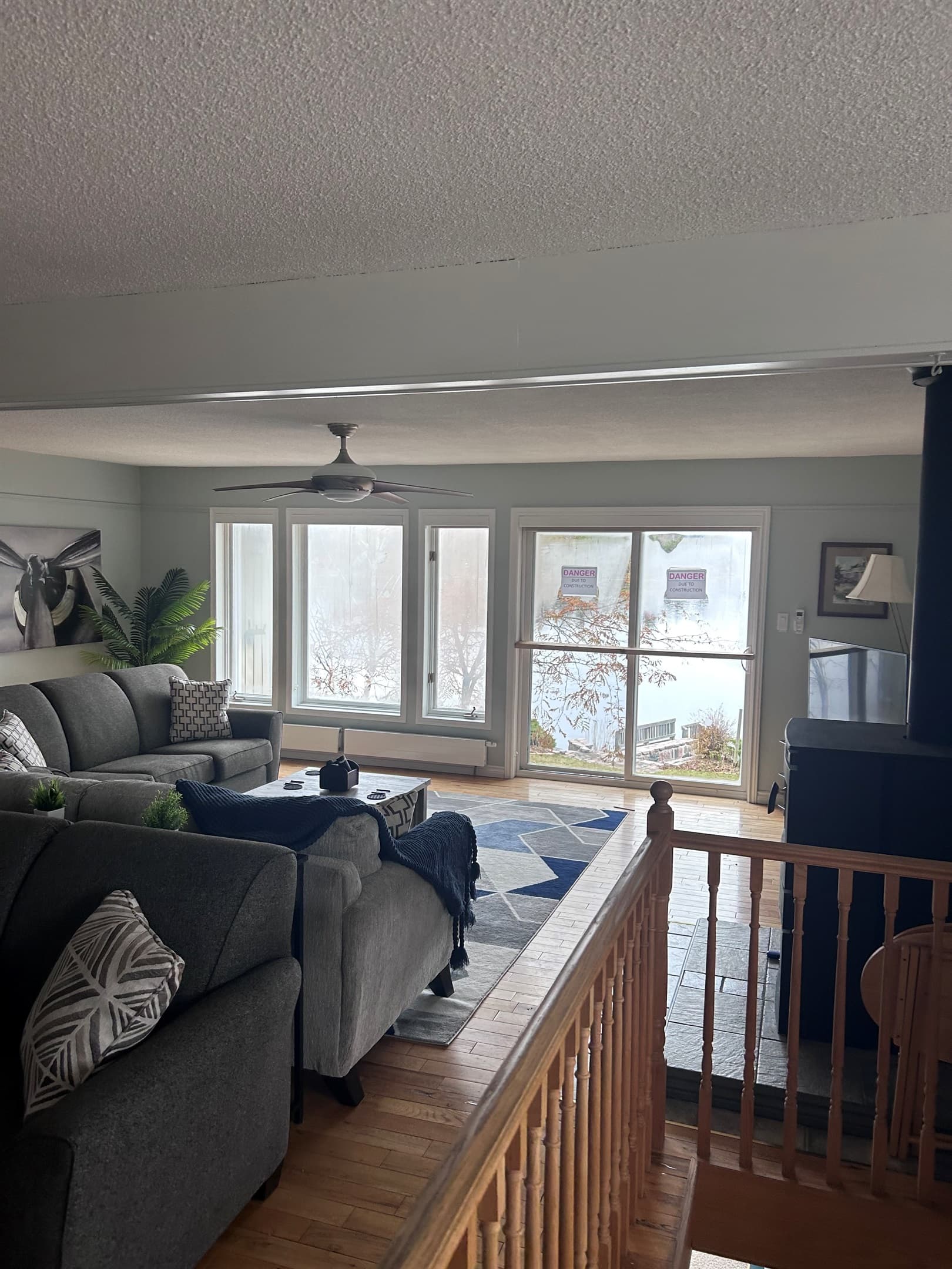 MAIN FLOOR LIVING ROOM