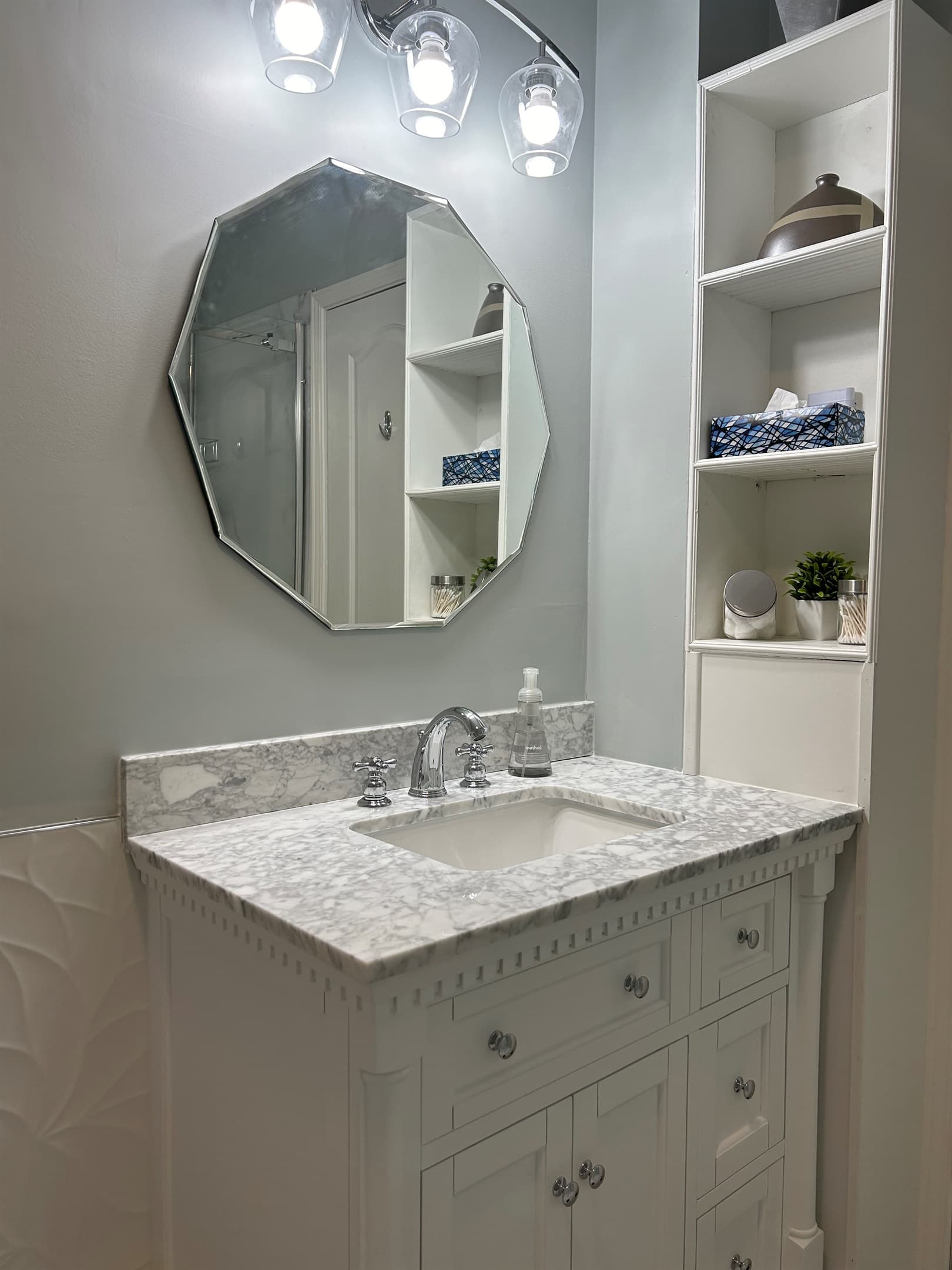 MAIN BATHROOM