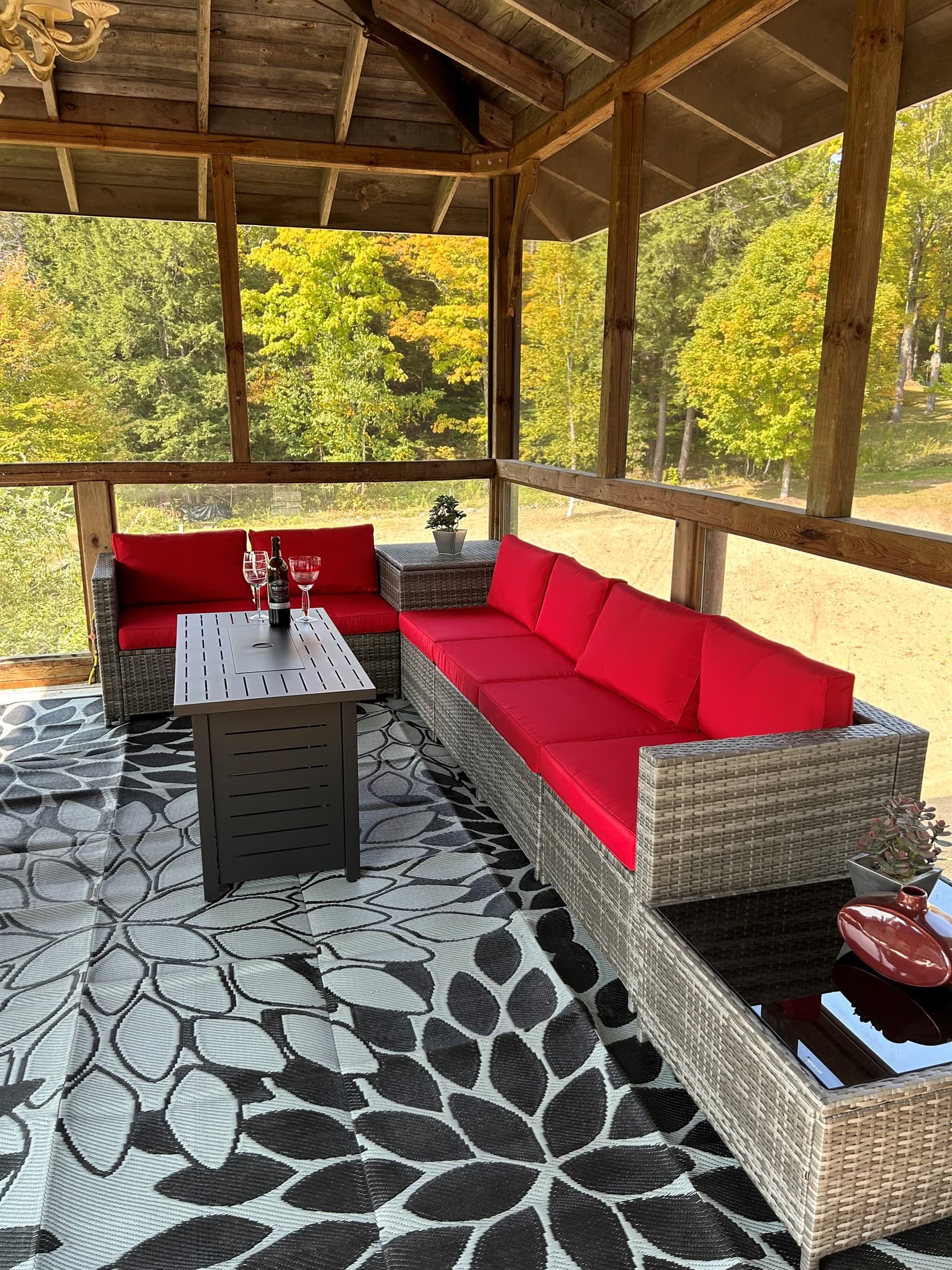 SCREENED PORCH