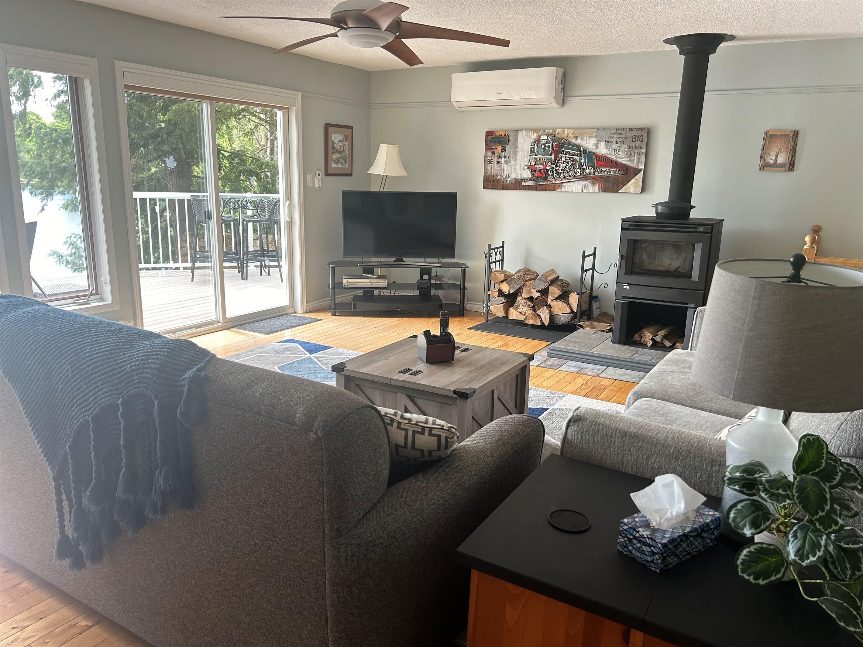 MAIN FLOOR LIVING ROOM
