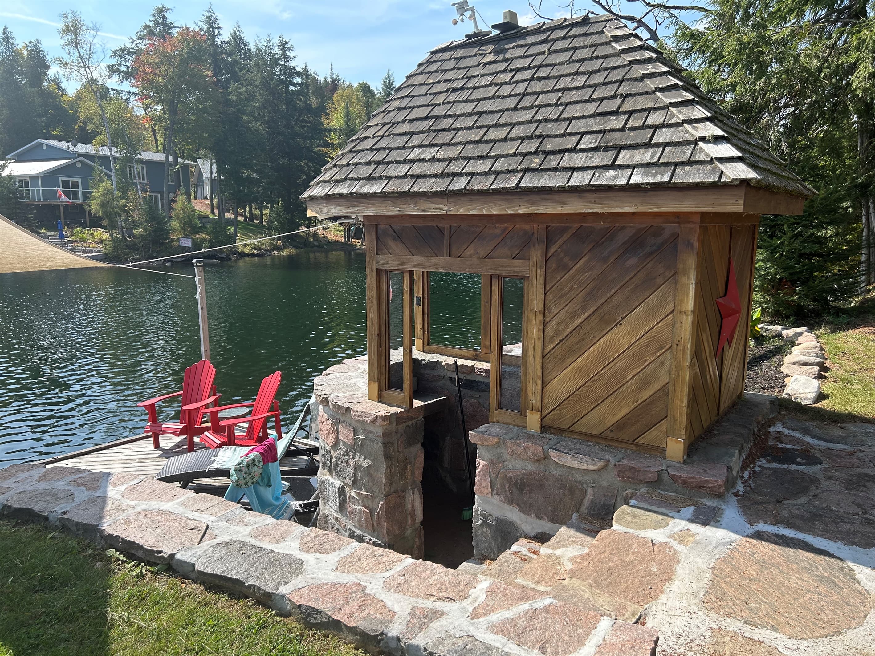 DOCKSIDE BAR