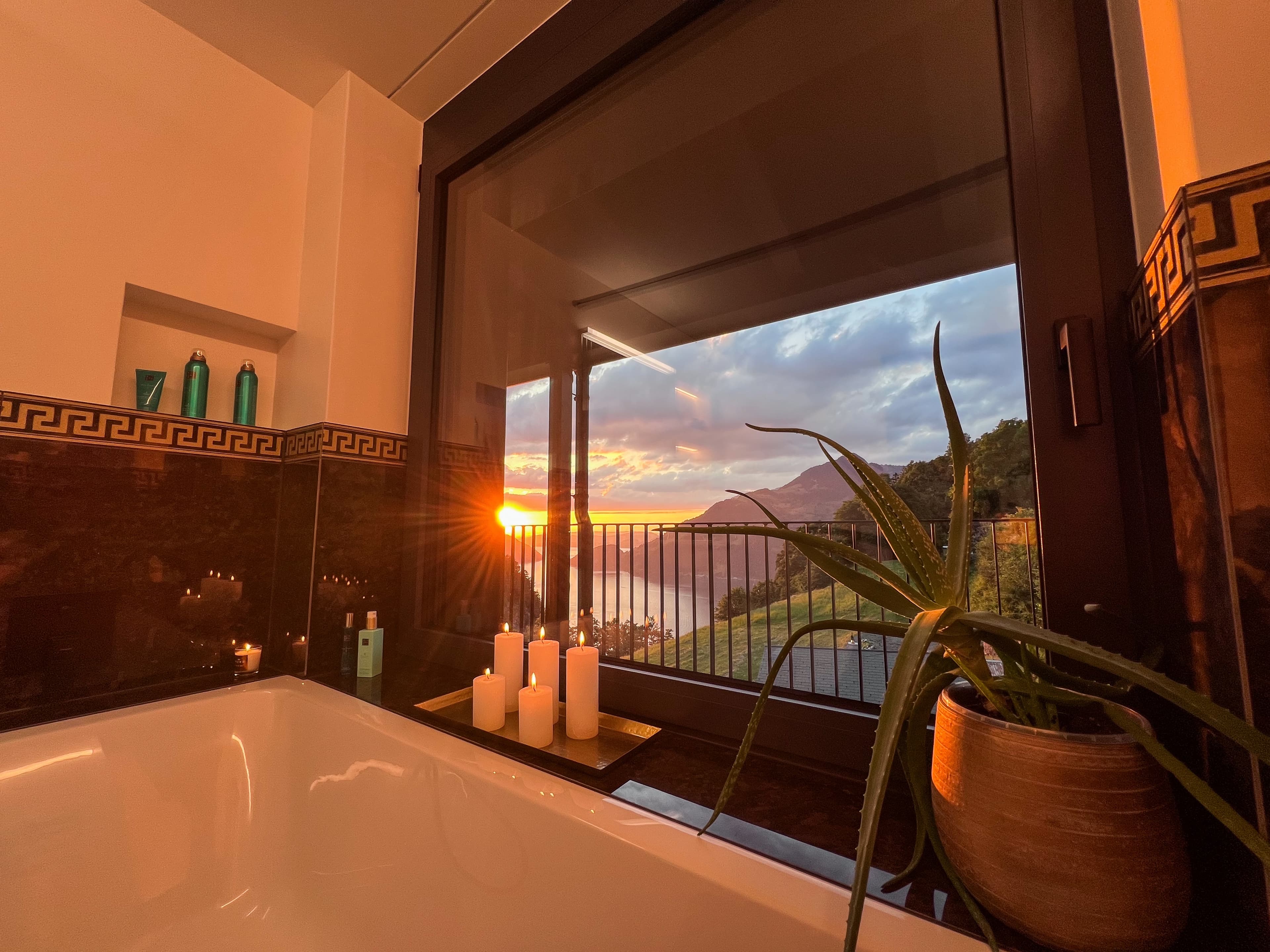 55 villa-tauris-emmetten-badezimmer-en-suite-panorama-badewanne