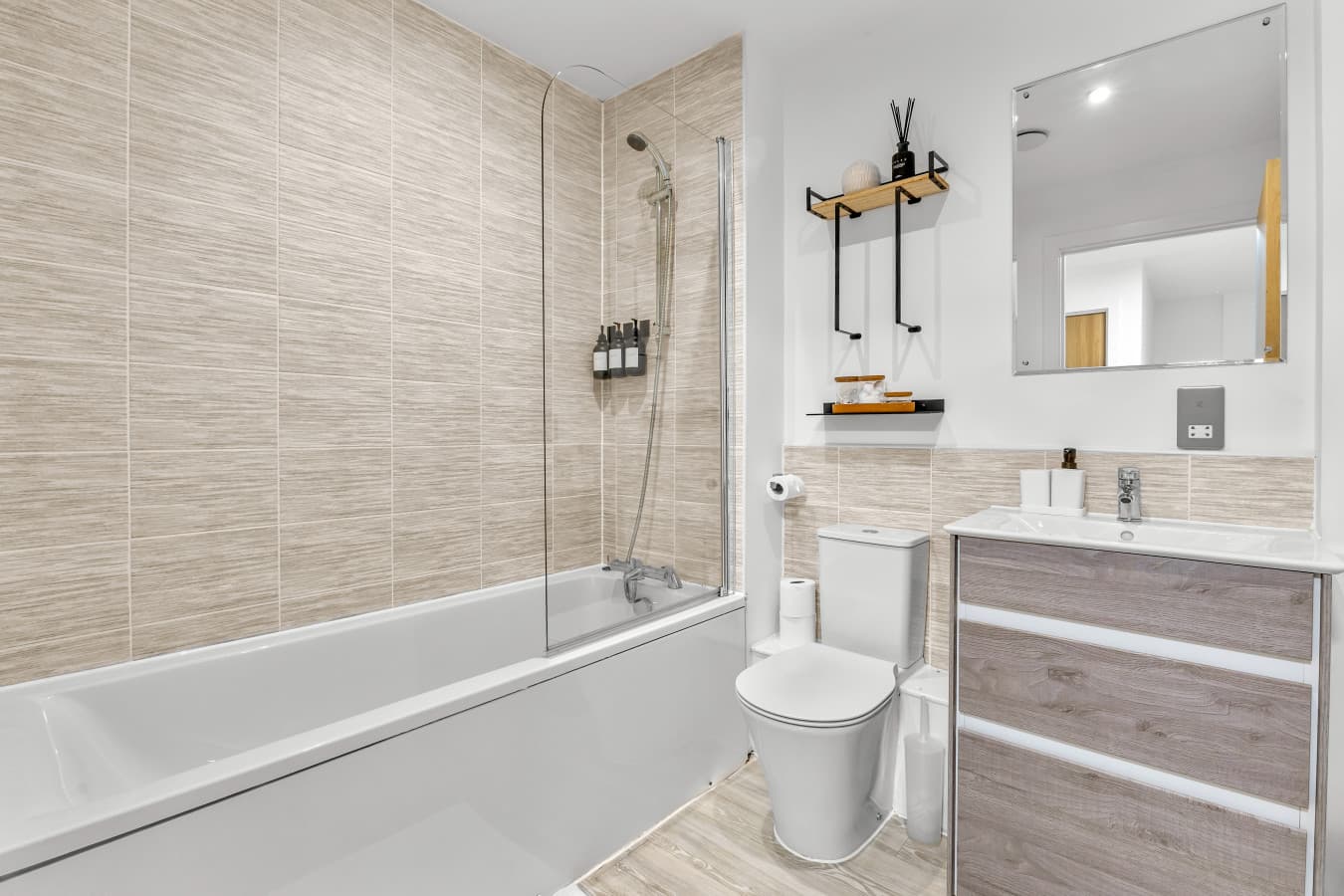 Apt 417 Middlewood Plaza -16.jpg