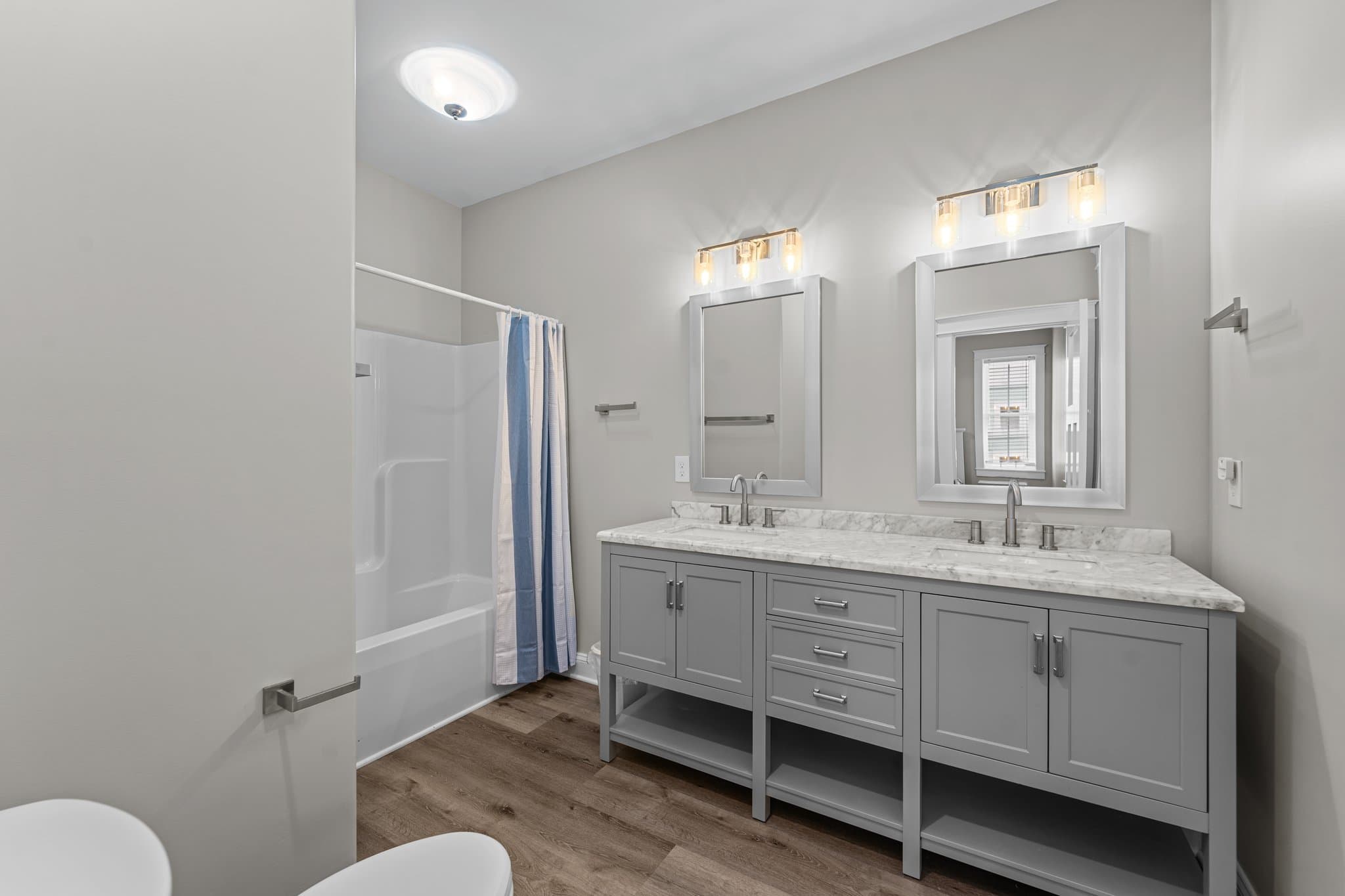 Dual Vanity Private Bath