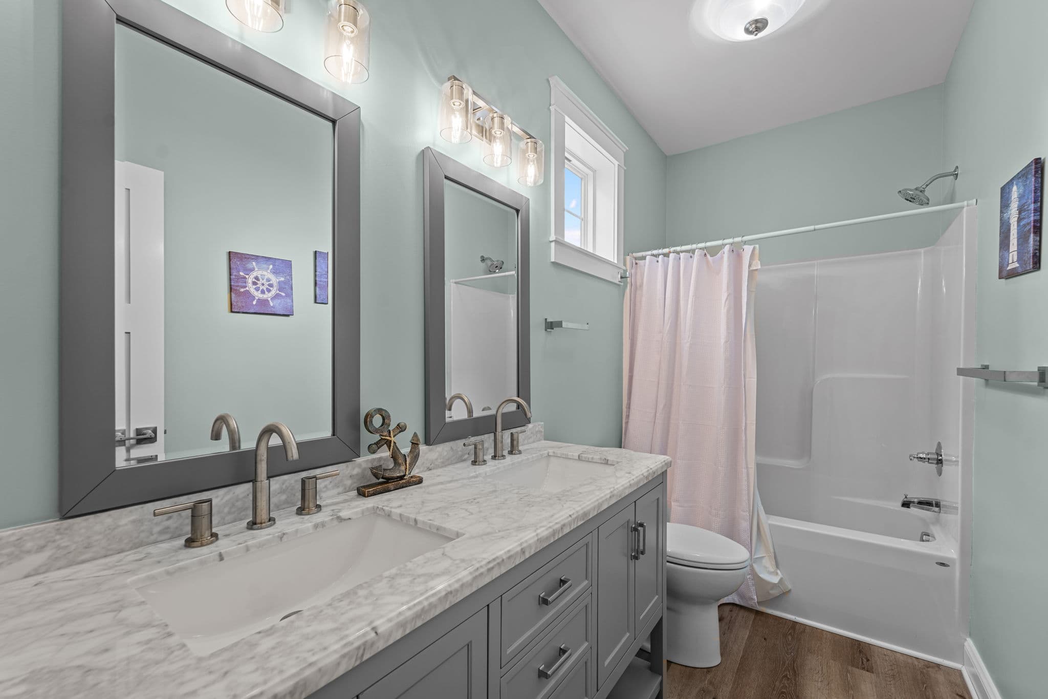 Dual Vanity Private Bath