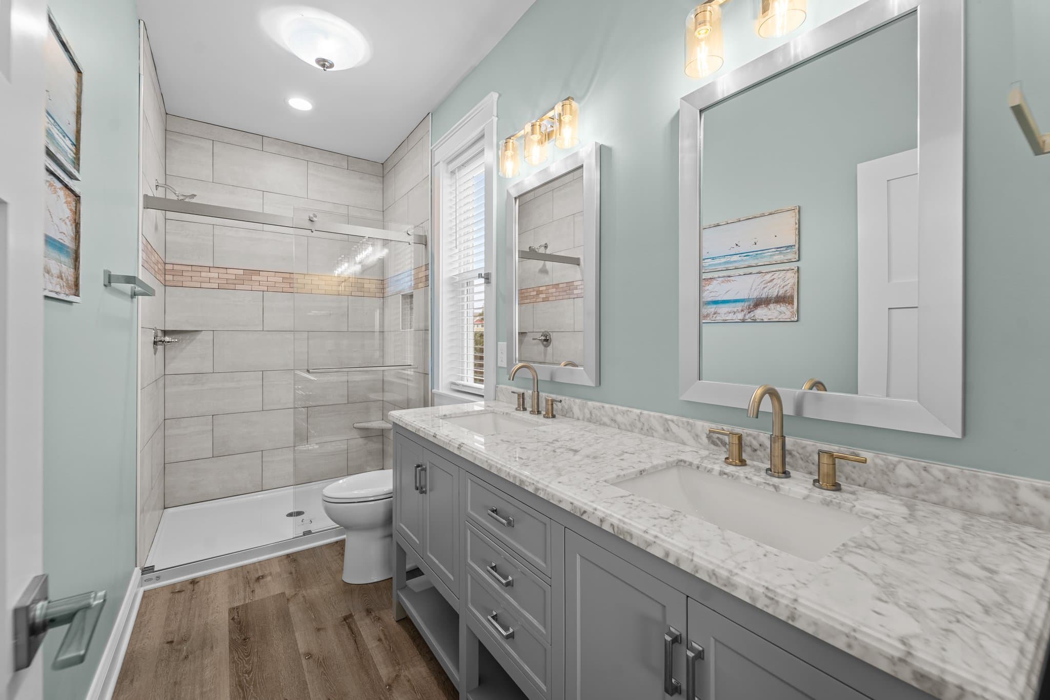 Dual Vanity Private Bath