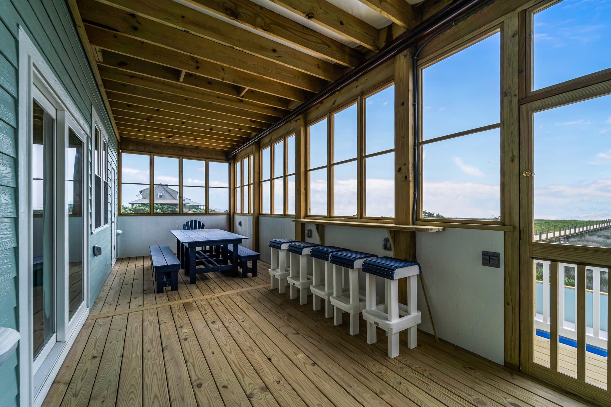 Screened Porch, Outdoor Seating & Nautical Bar