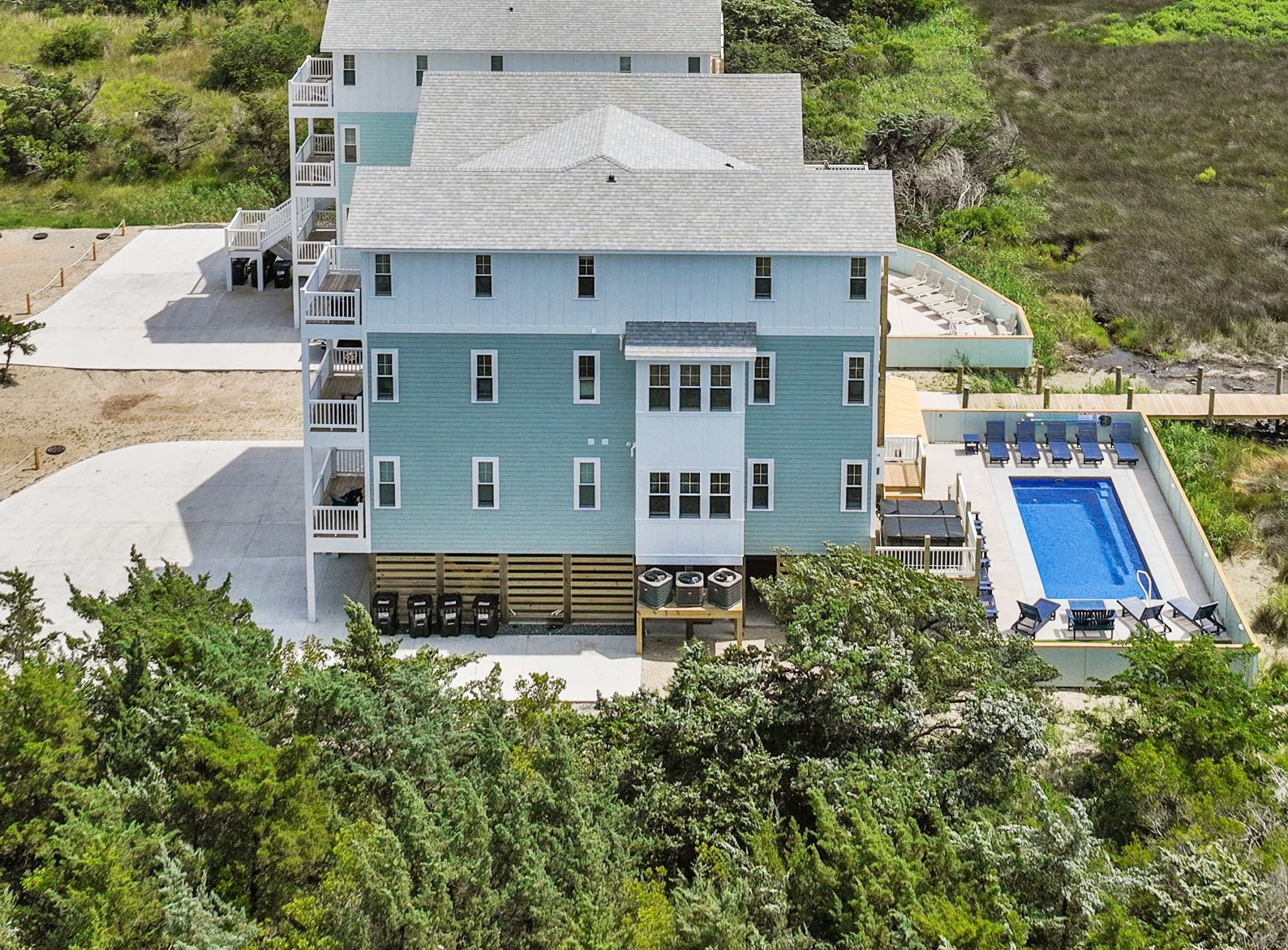Side view of 10BR Vacation Home