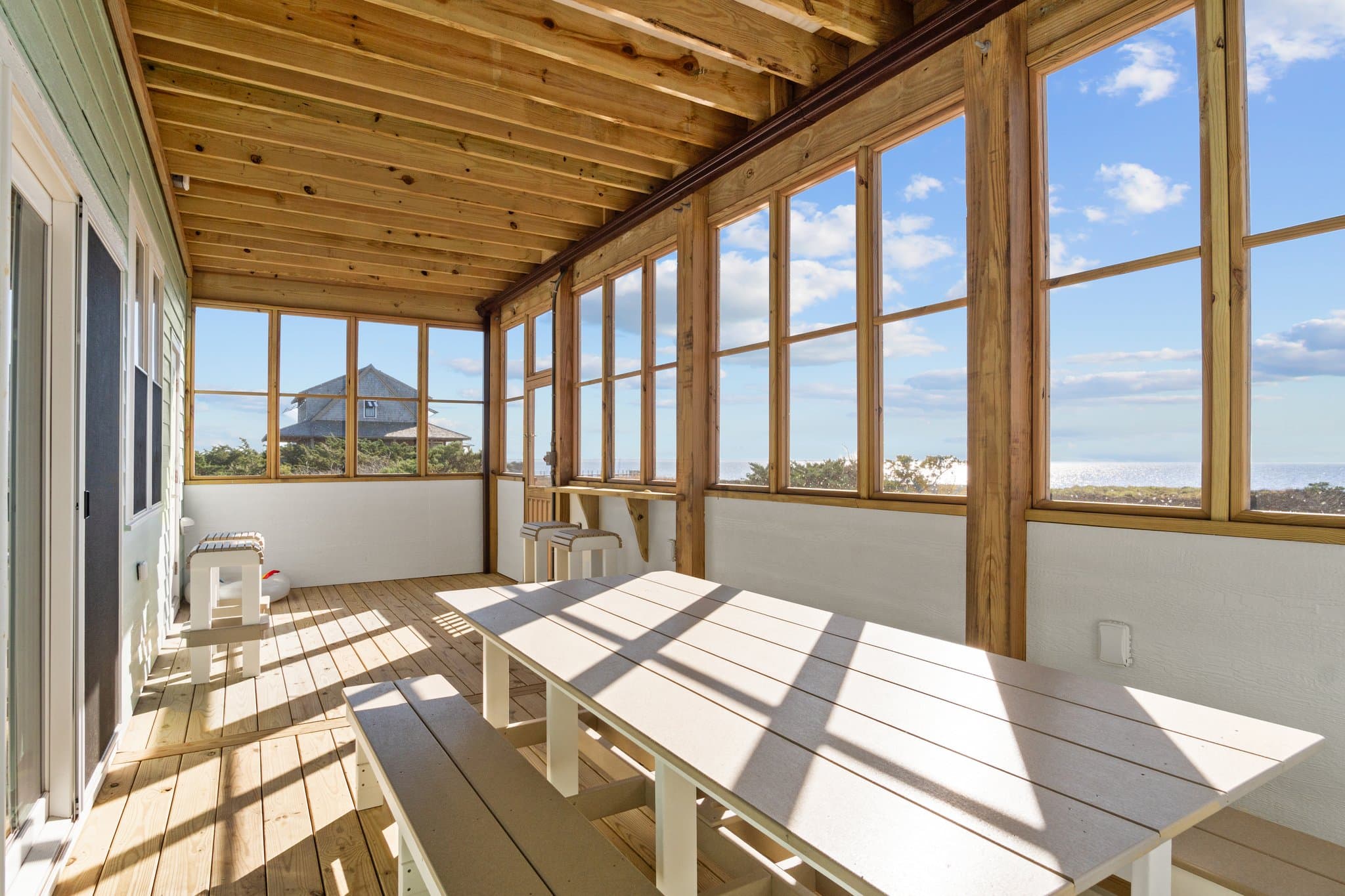 Screened Porch, Nautical Bar & Outdoor Seating