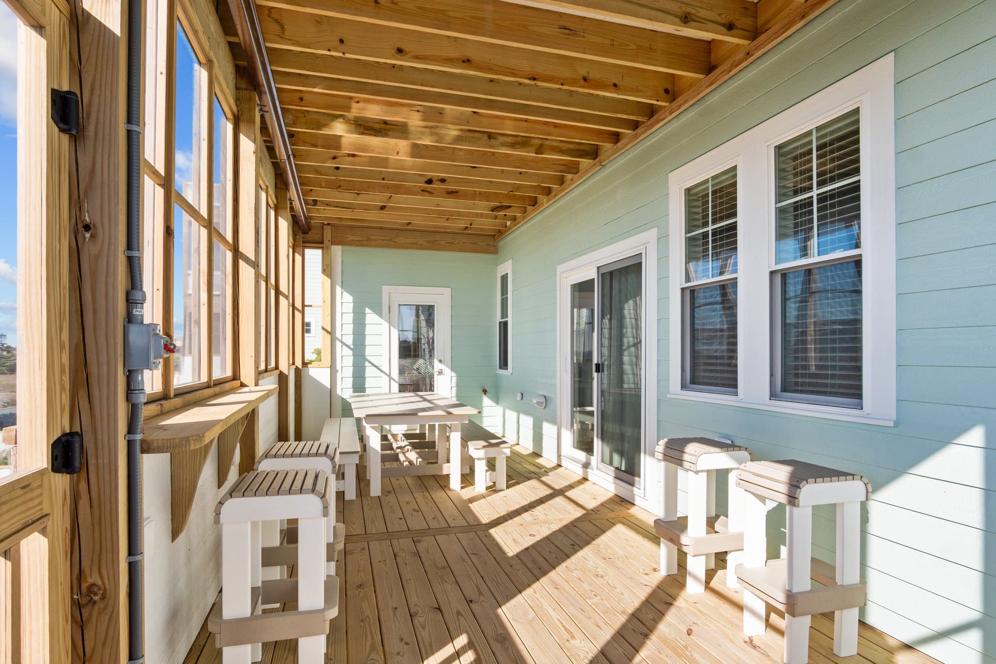 Screened Porch & Nautical Bar