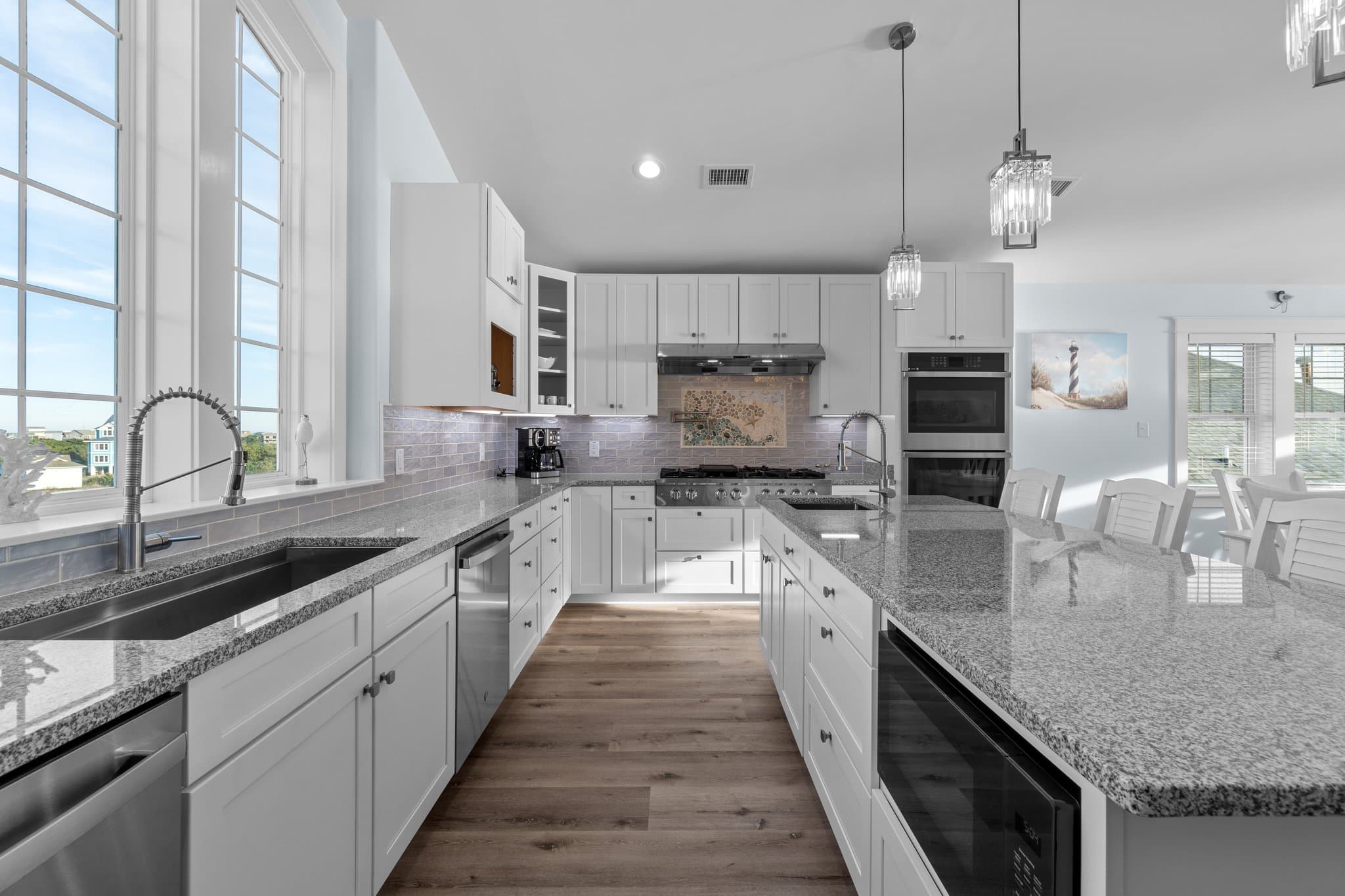 Spacious Kitchen & Island