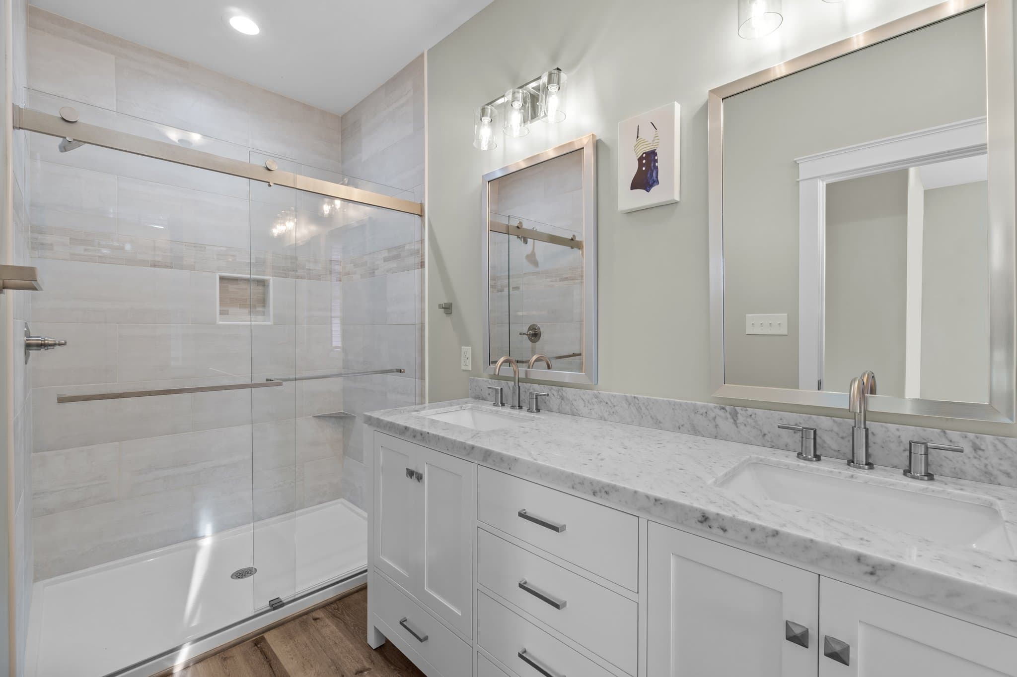 Dual Sink Vanity En Suite Bathroom