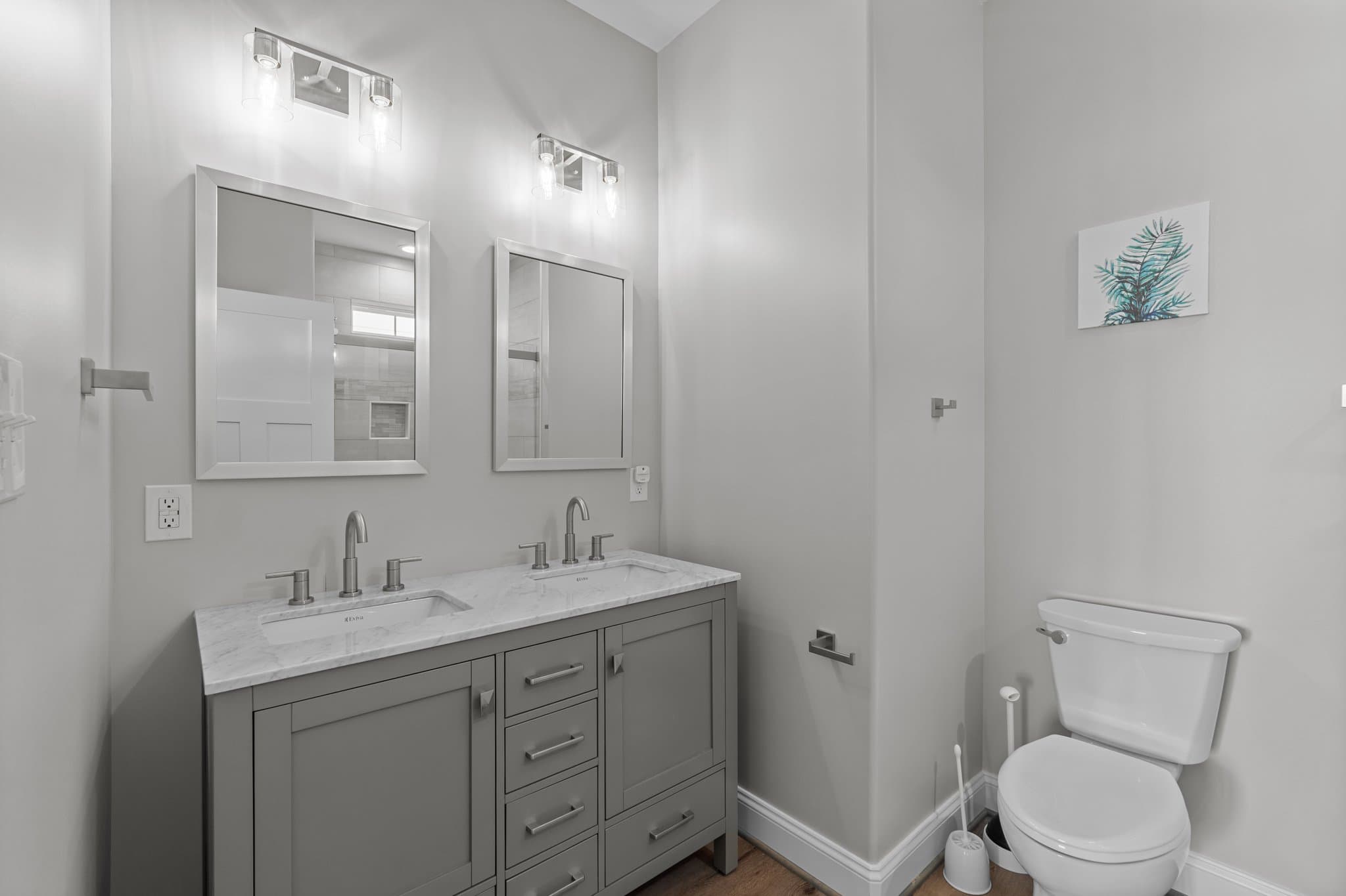Dual Sink Vanity En Suite Bathroom