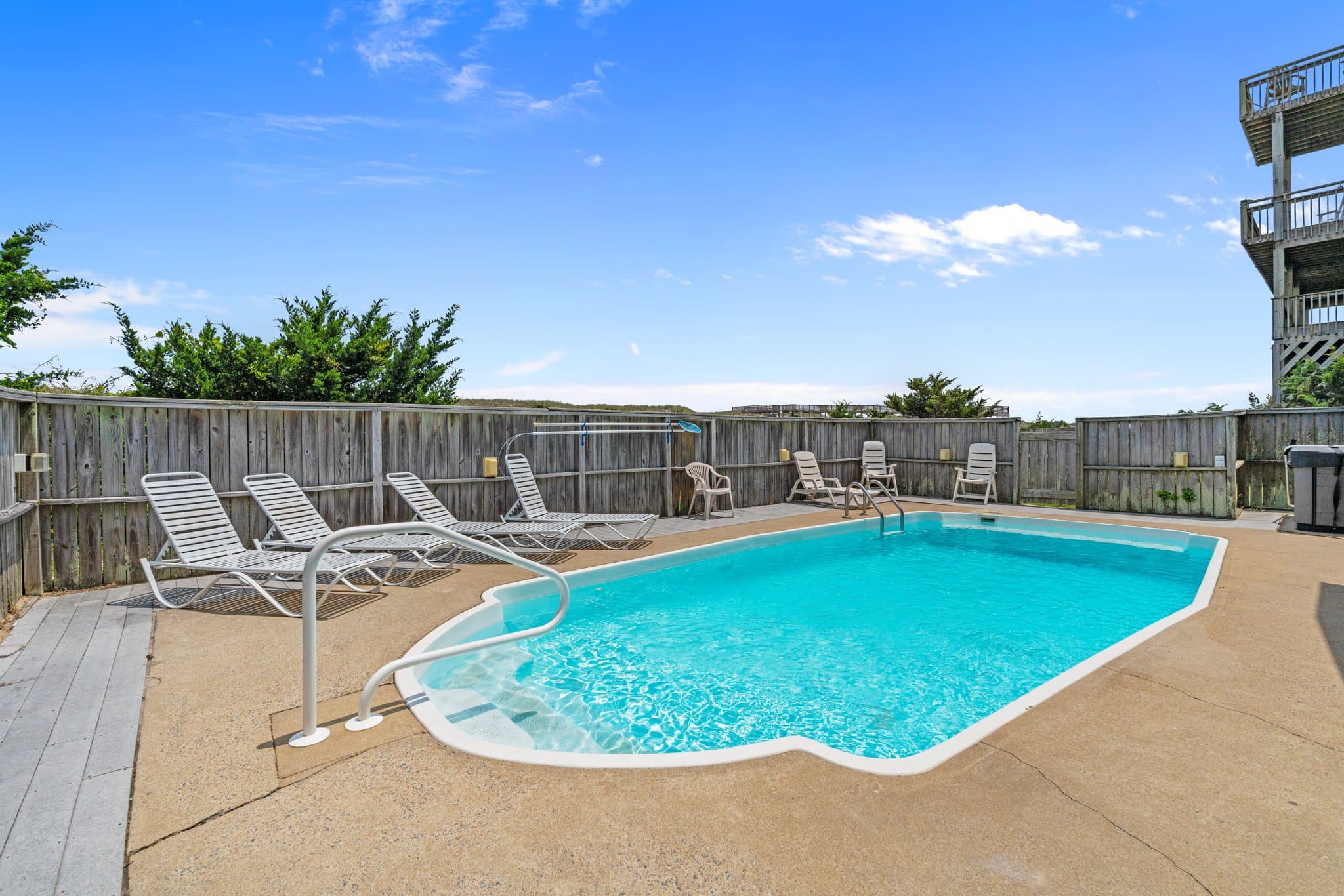 Private Pool & Loungers