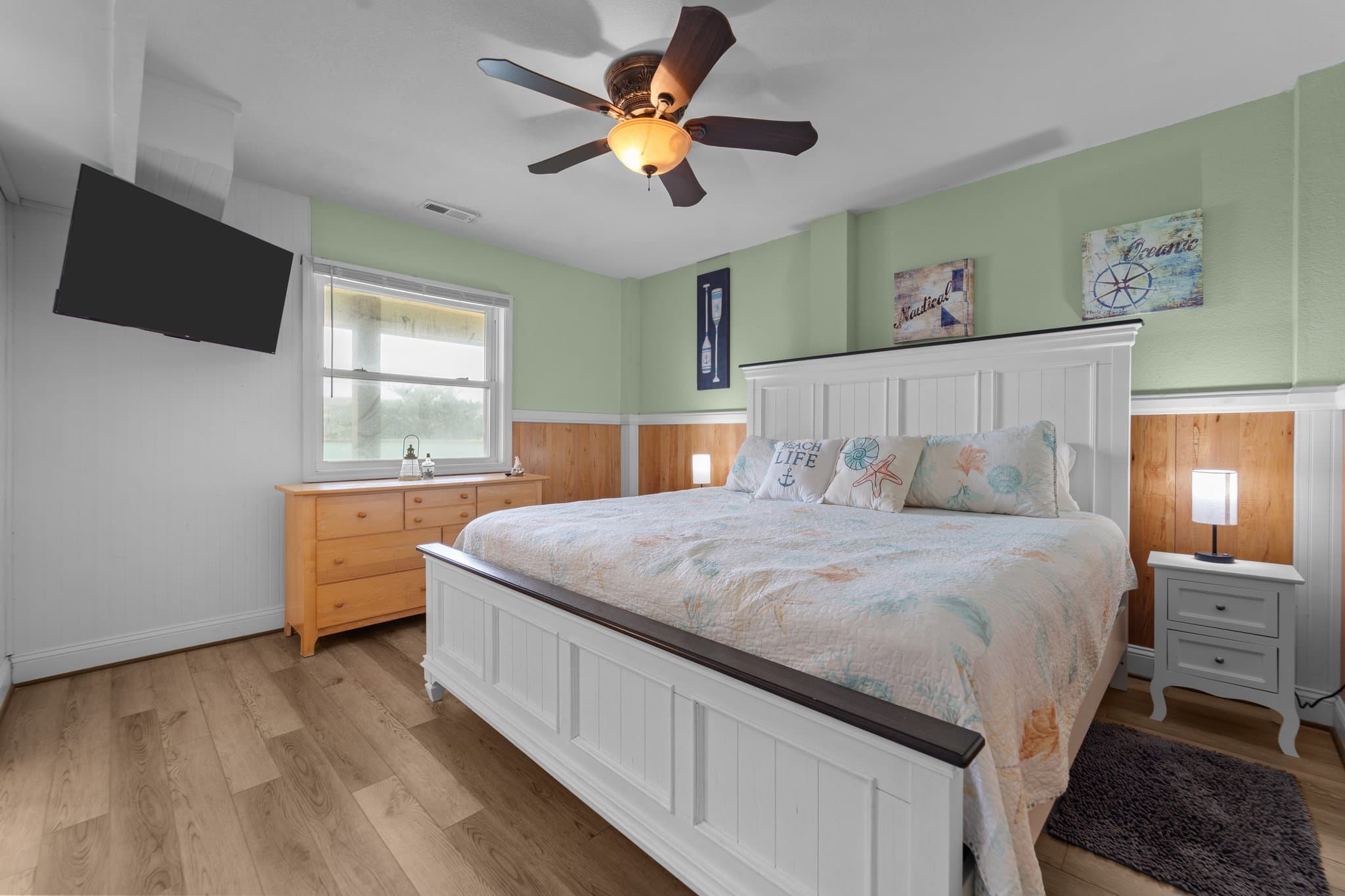 King Bedroom with En Suite Bathroom