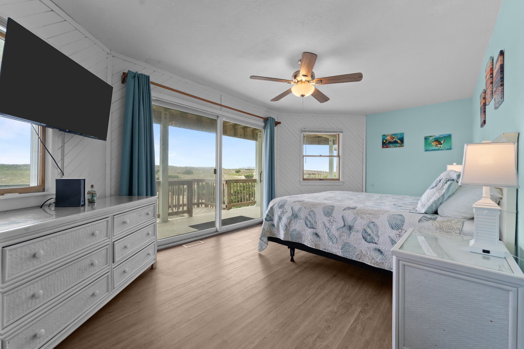 King Oceanfront En Suite Bedroom