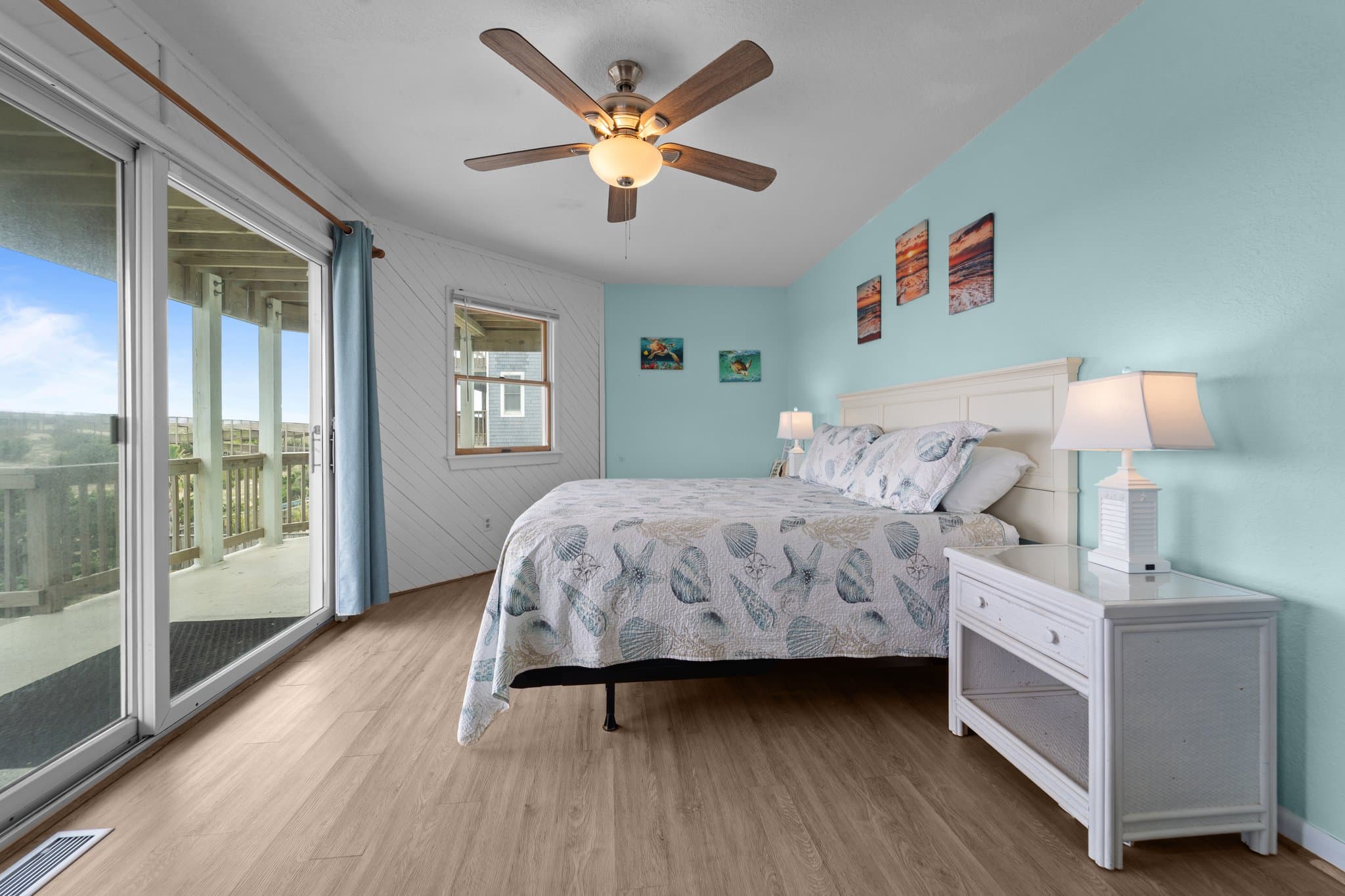 King Oceanfront En Suite Bedroom
