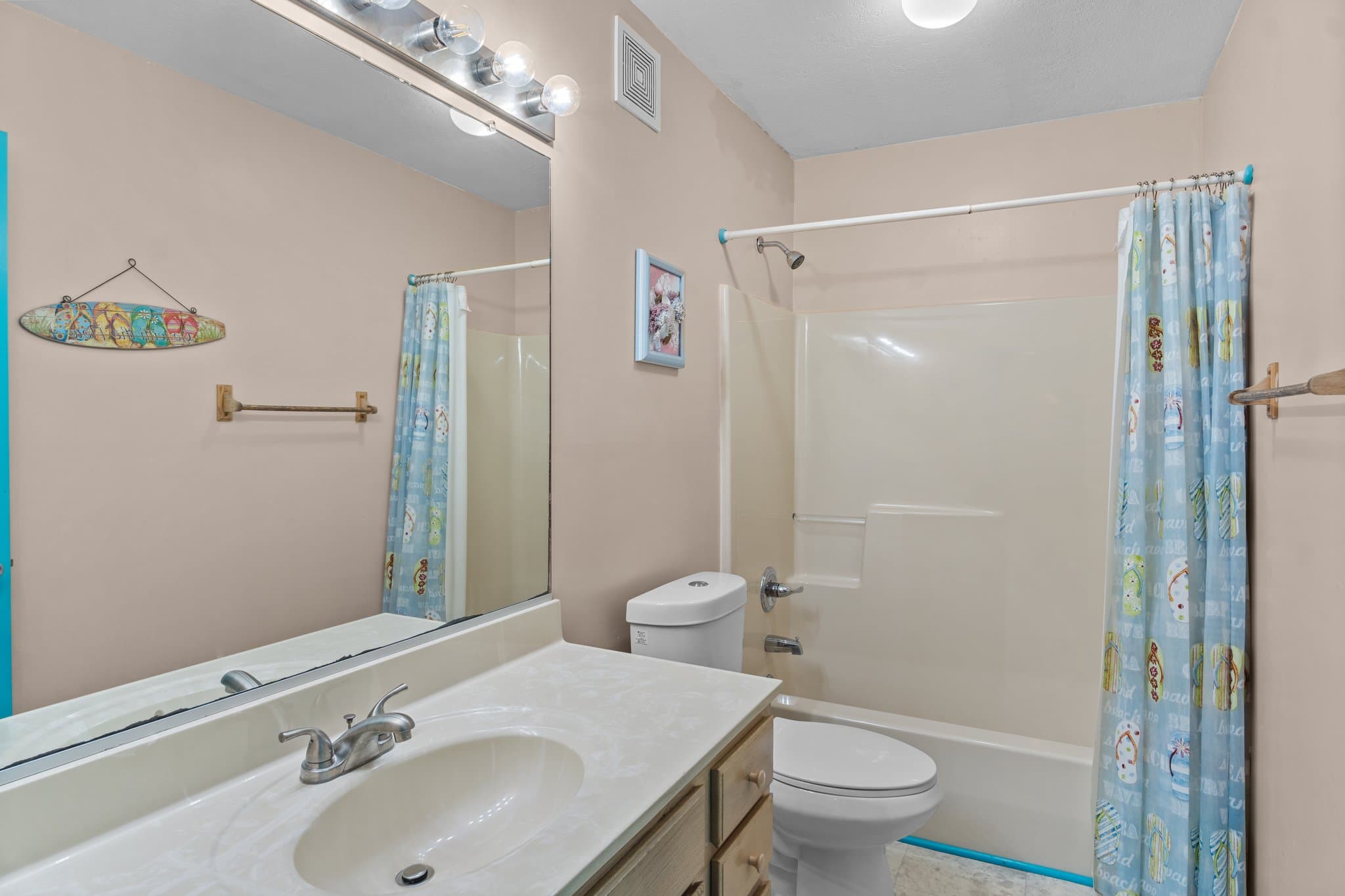 Full Bathroom with Tub