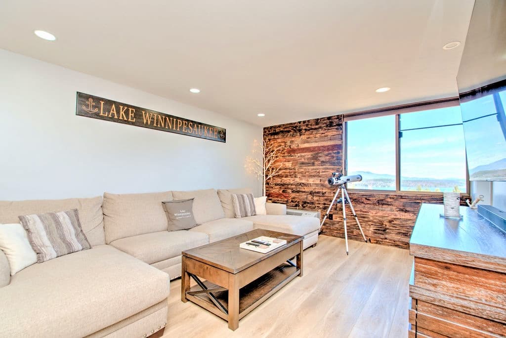 Living Room with flat screen TV