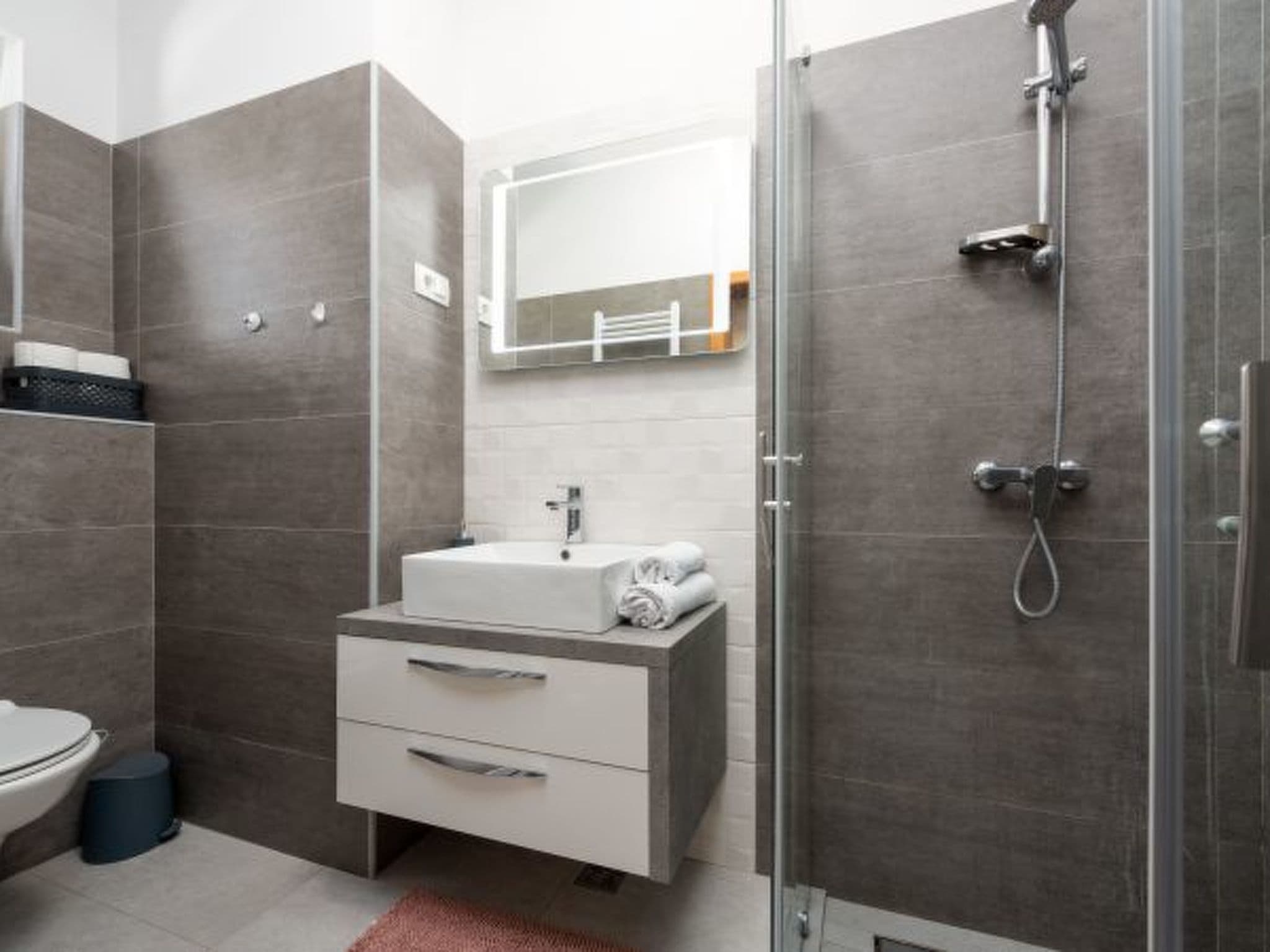 Gallery Image 85