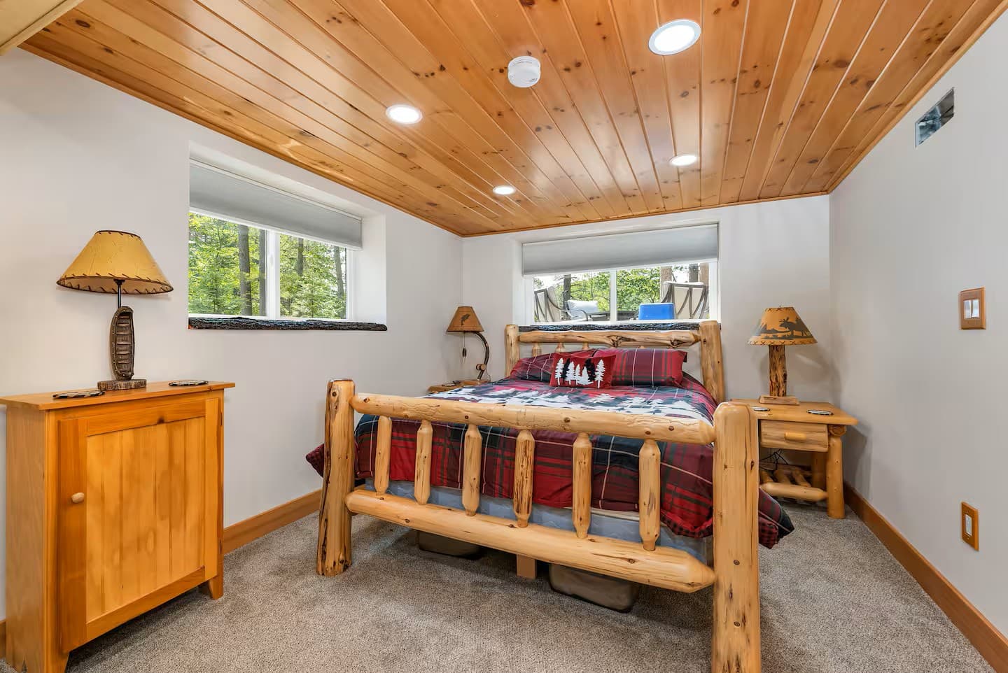Bedroom with Queen Bed