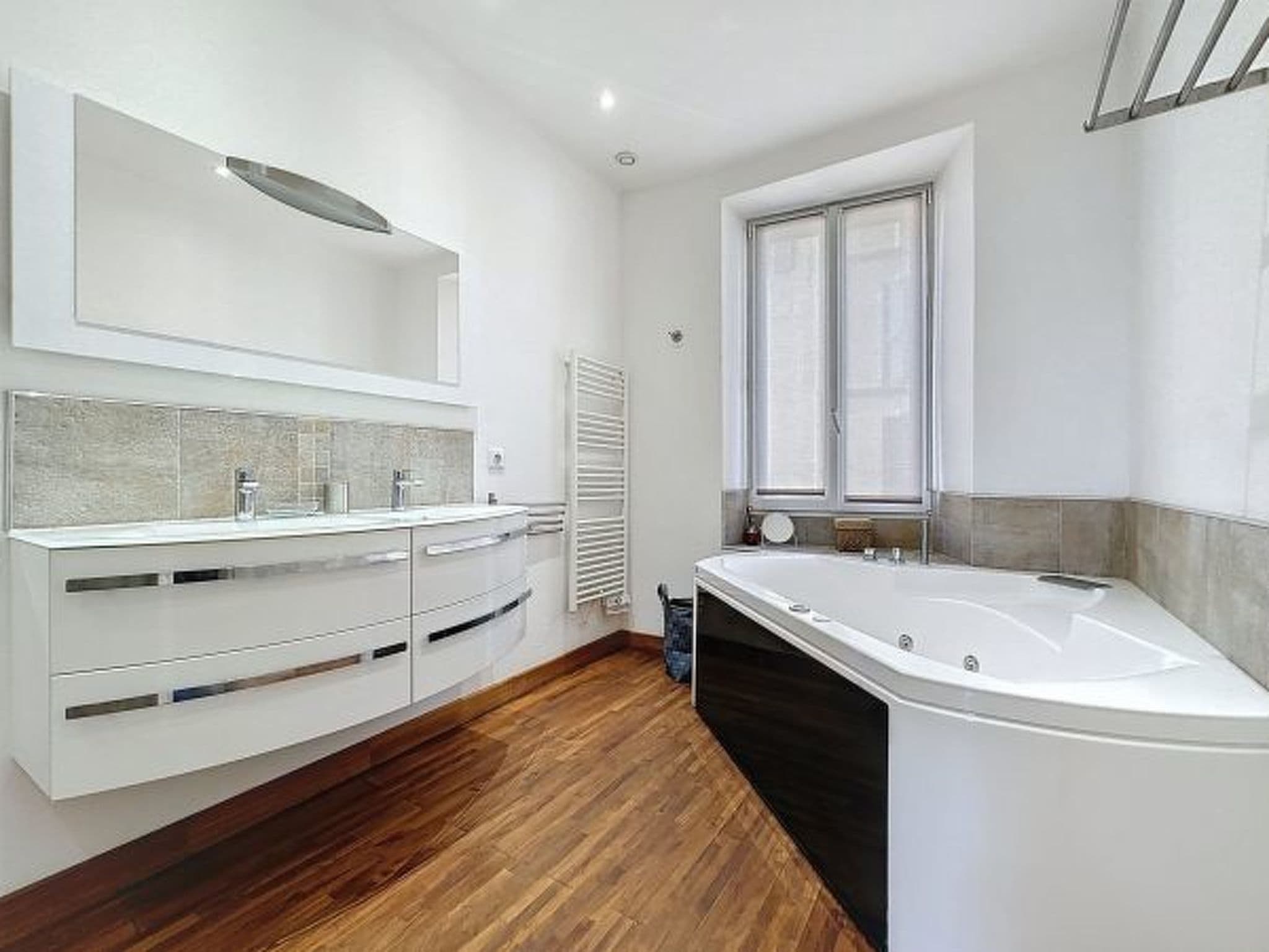 Gallery Image 23