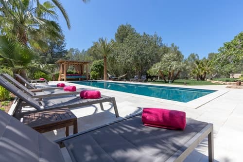 Exquisite Family Home in Santa Gertrudis, 1040