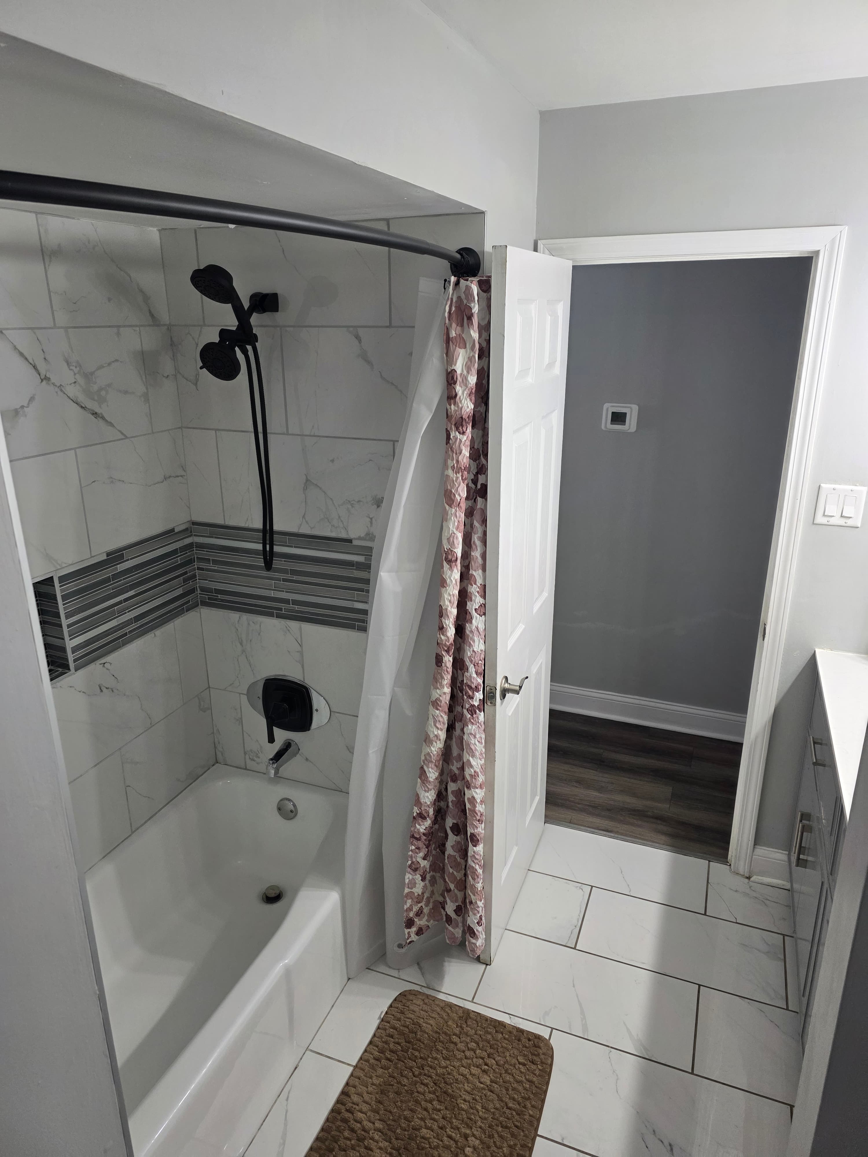 Main Floor Bath/Shower