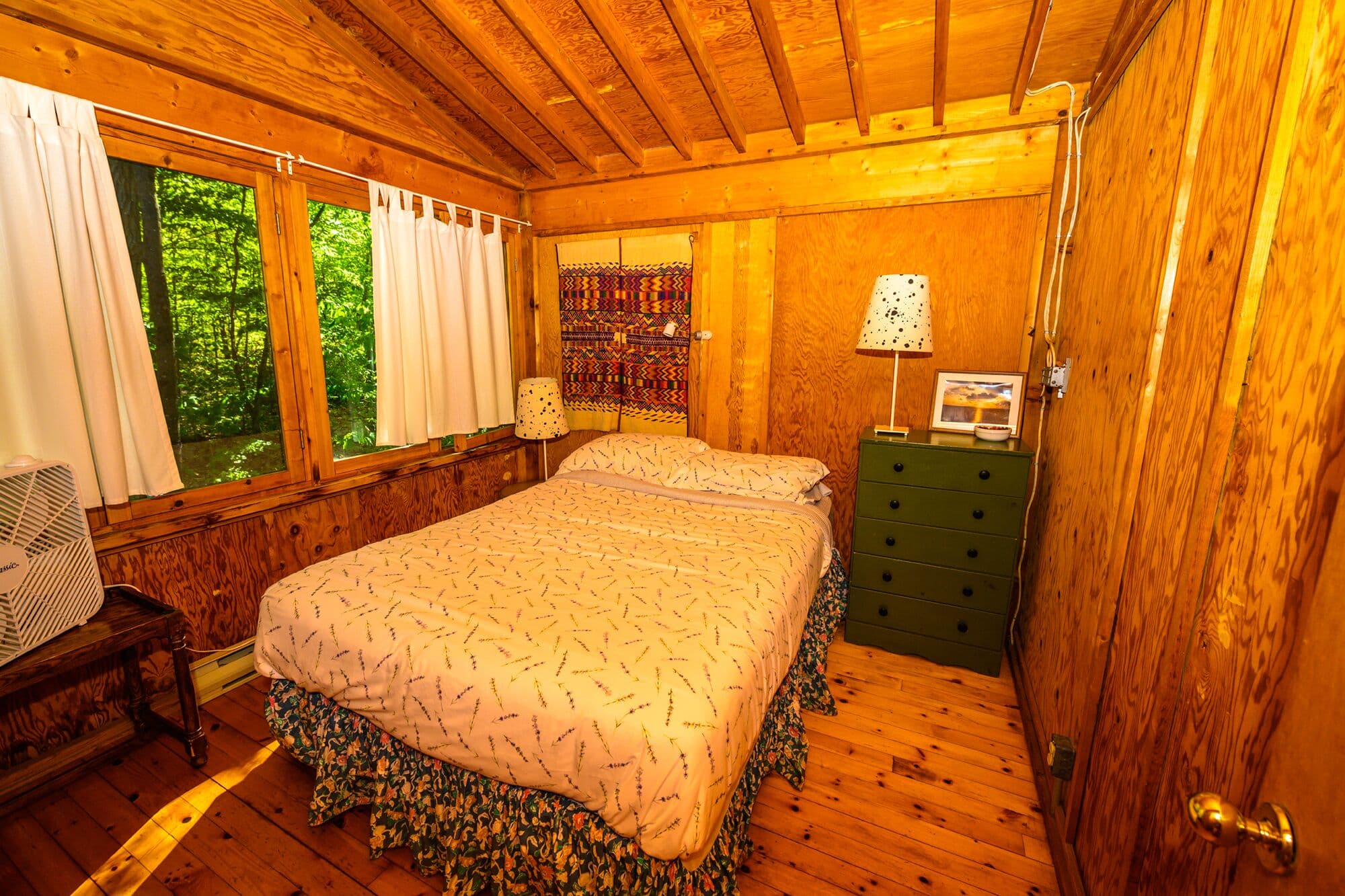 queen bedroom first floor main cottage