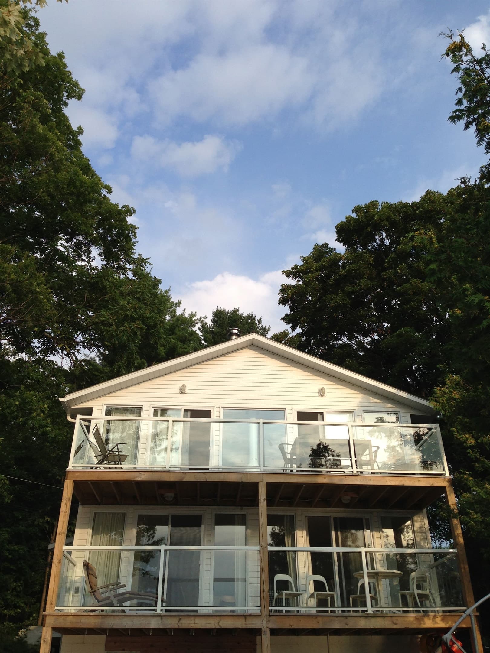 deck spans whole floor-- one on each level