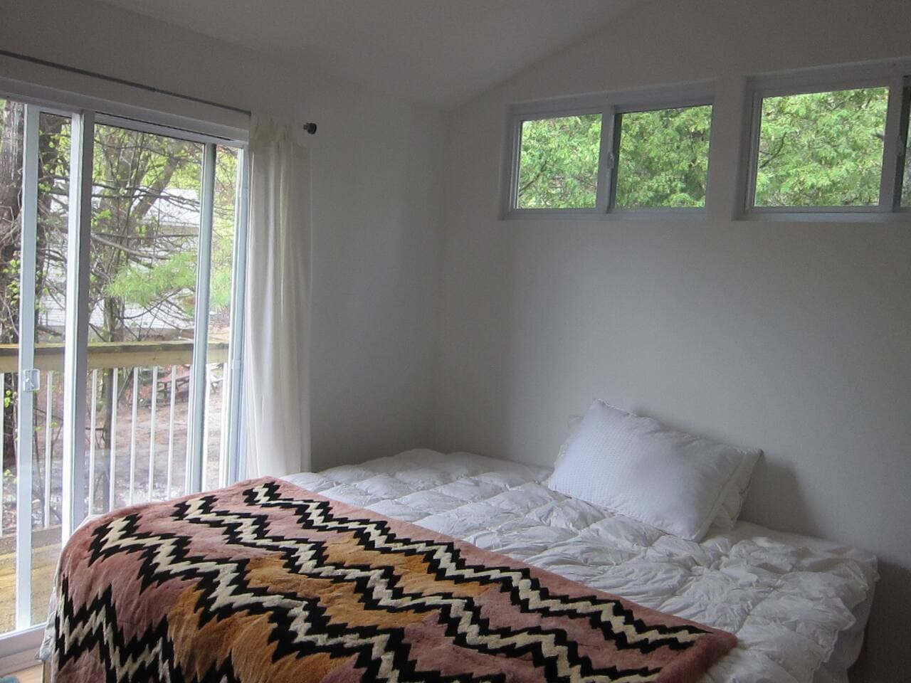 bedroom, own entrance, private bath, private veranda, king size bed, air conditioned