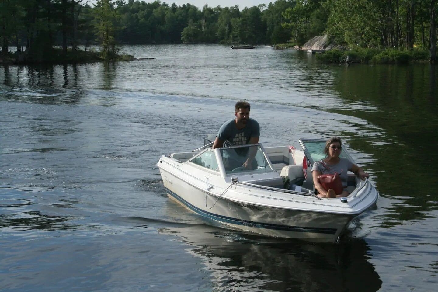 Speedboat, pontoon boot, and fishing boat for rent