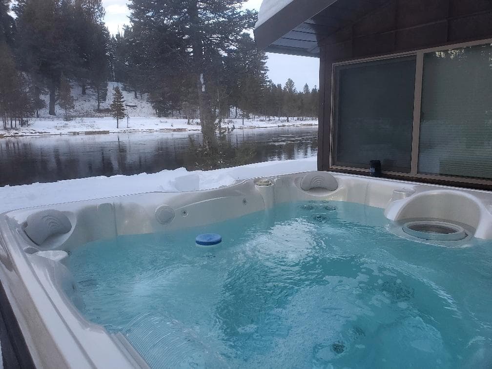 Hot Tub in Jan