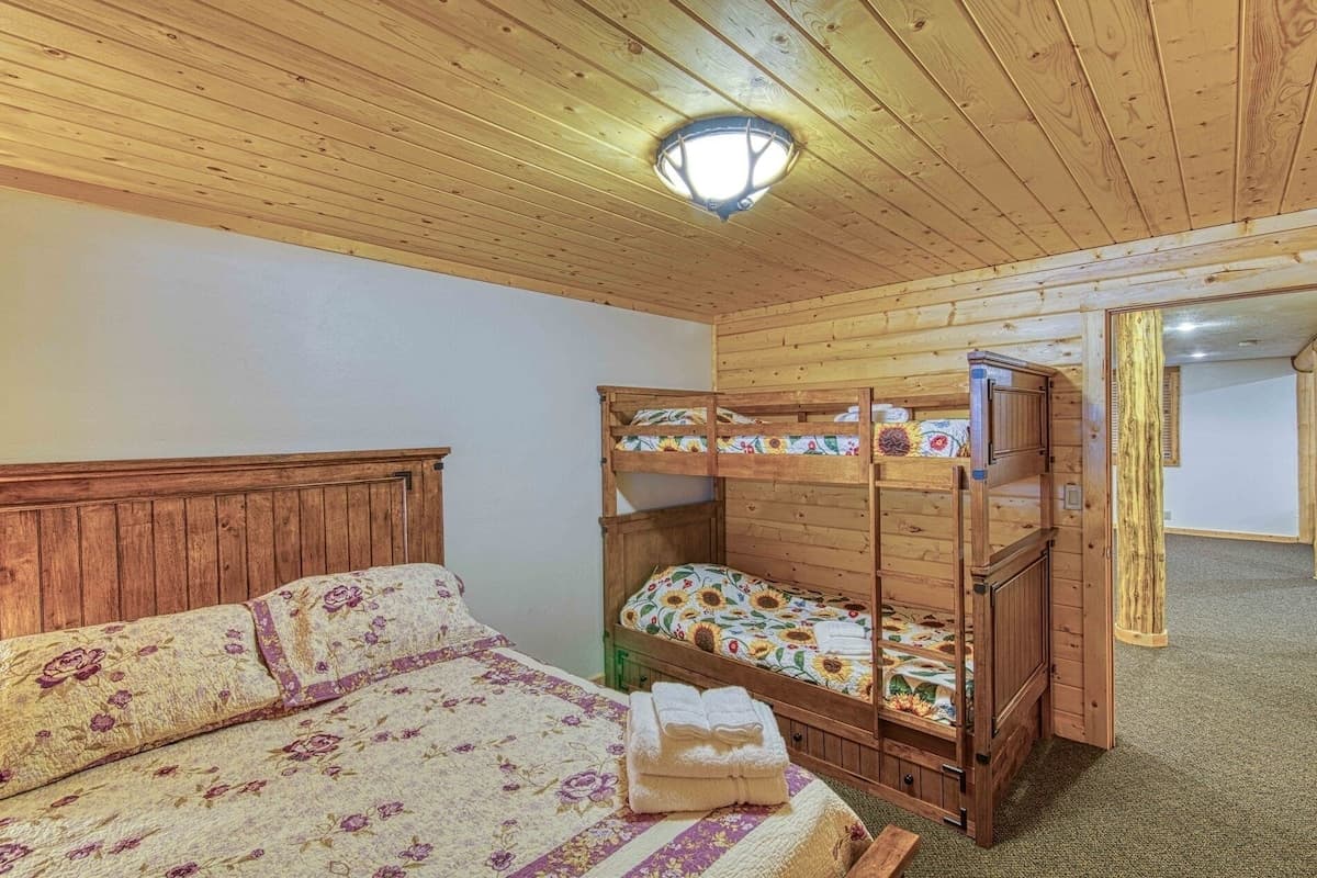 Bedroom 5: Queen Bed and Bunk Bed with trundle (3 twins)