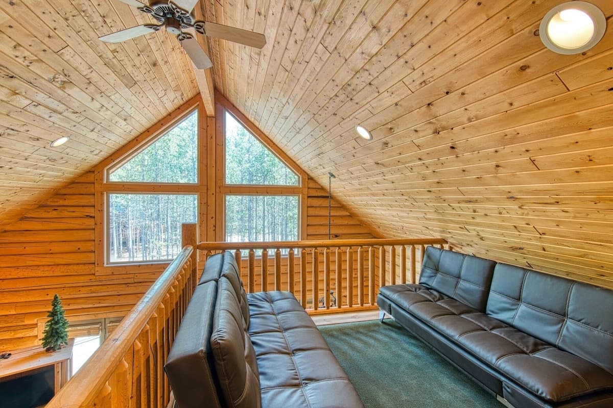Two Queen Futon couches in upstairs loft